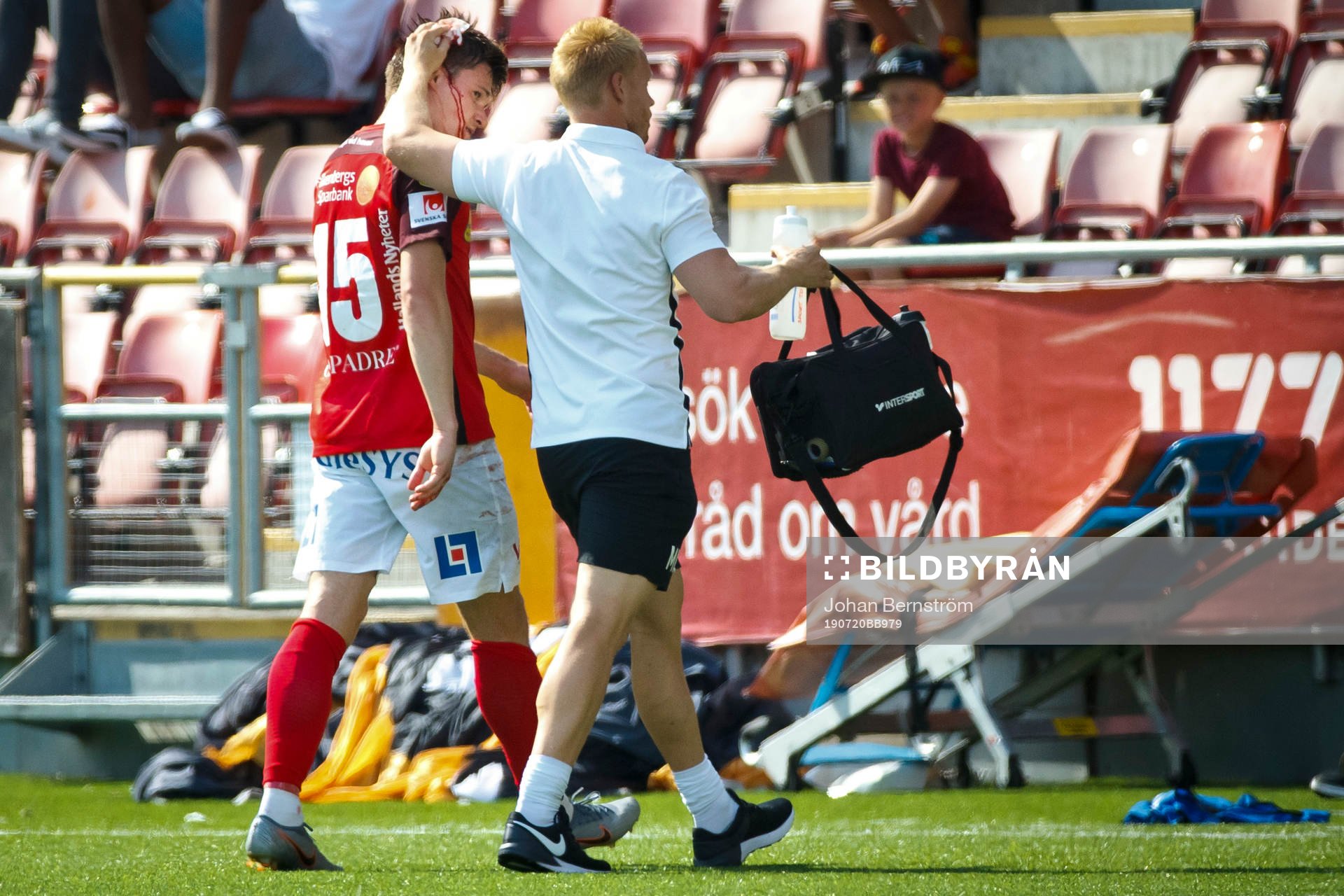 Falkenbergs Kirill Pogrebnyak lämnar planen blödades
