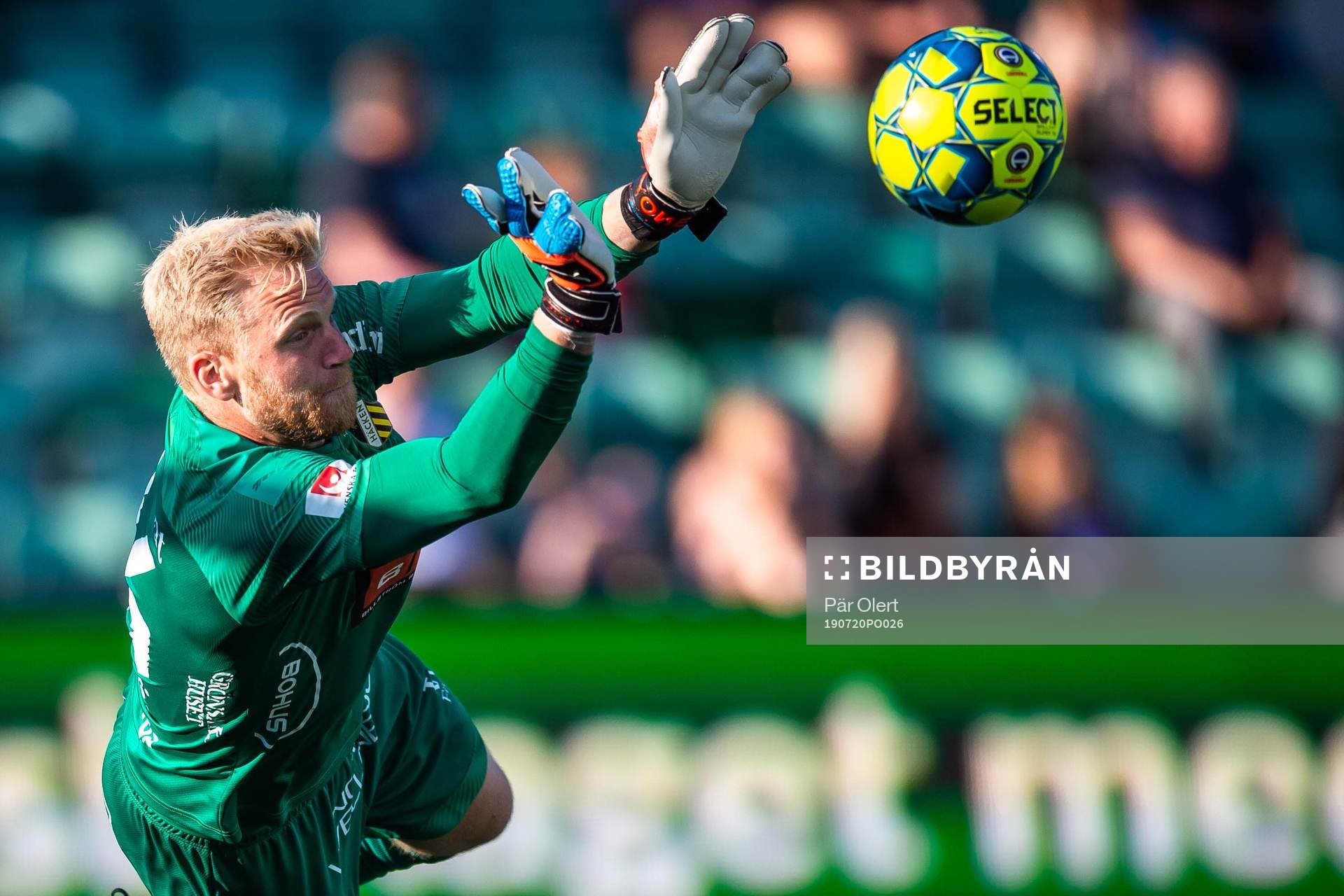 Häckens målvakt Peter Abrahamsson med en räddning