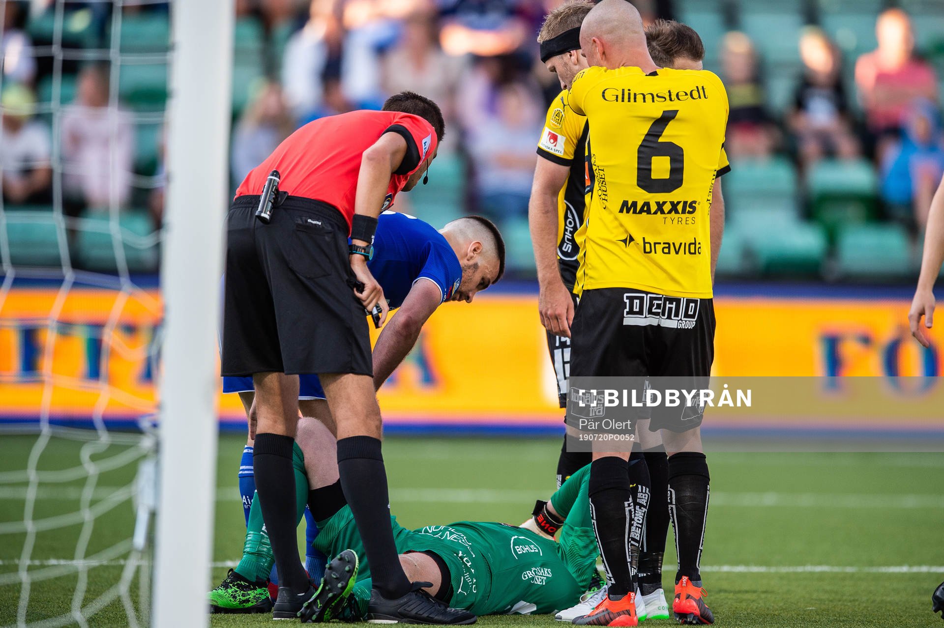 Häckens målvakt Peter Abrahamsson har ont