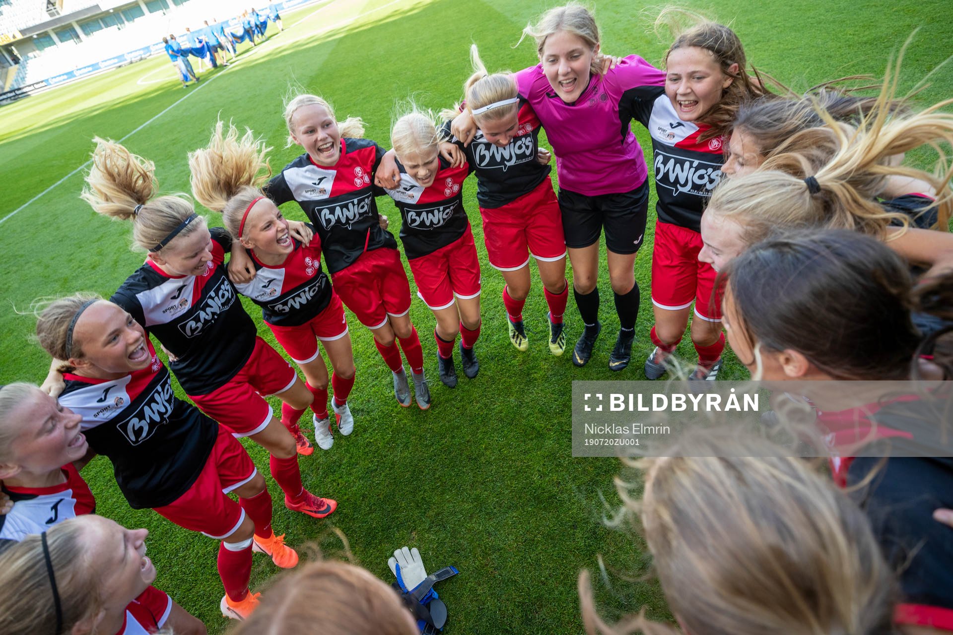 Spelarna i Odense jublar