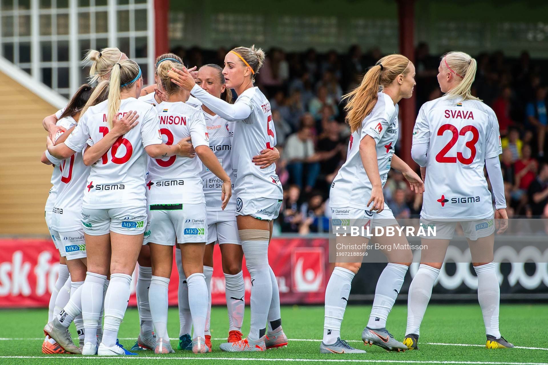 Rosengårds spelare jublar
