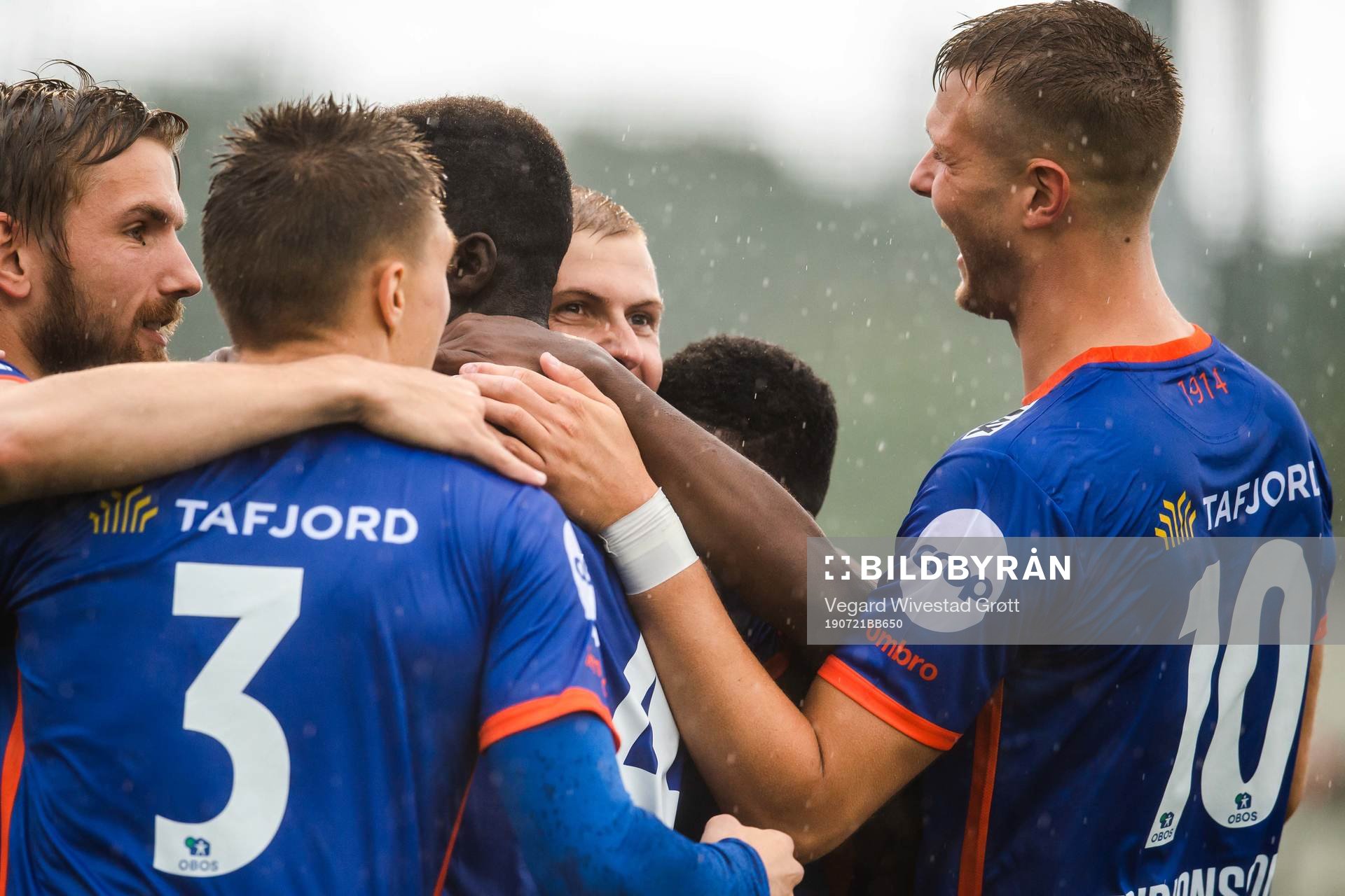 David Kristjan Olafsson of Aalesund celebrate with teammates after 1-1 during the OBOS-ligaen football match between KFUM and Aalesund on July 21, 2019 in Oslo.