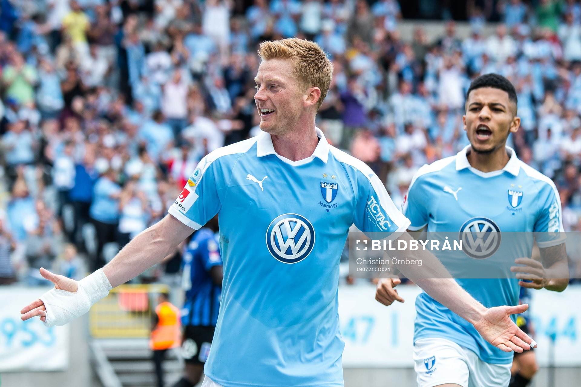 Malmö FFs Anders Christiansen jublar med Romain Gall