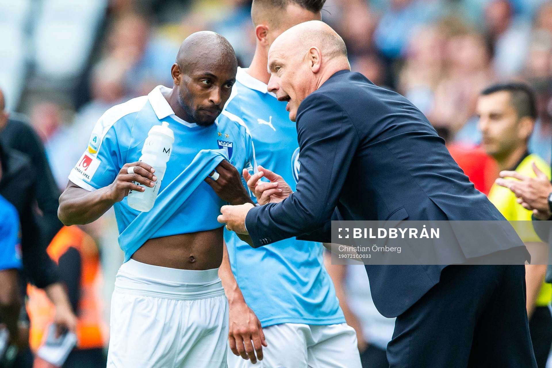 Malmö FFs tränare Uwe Rösler i samtal med Fouad Bachirou