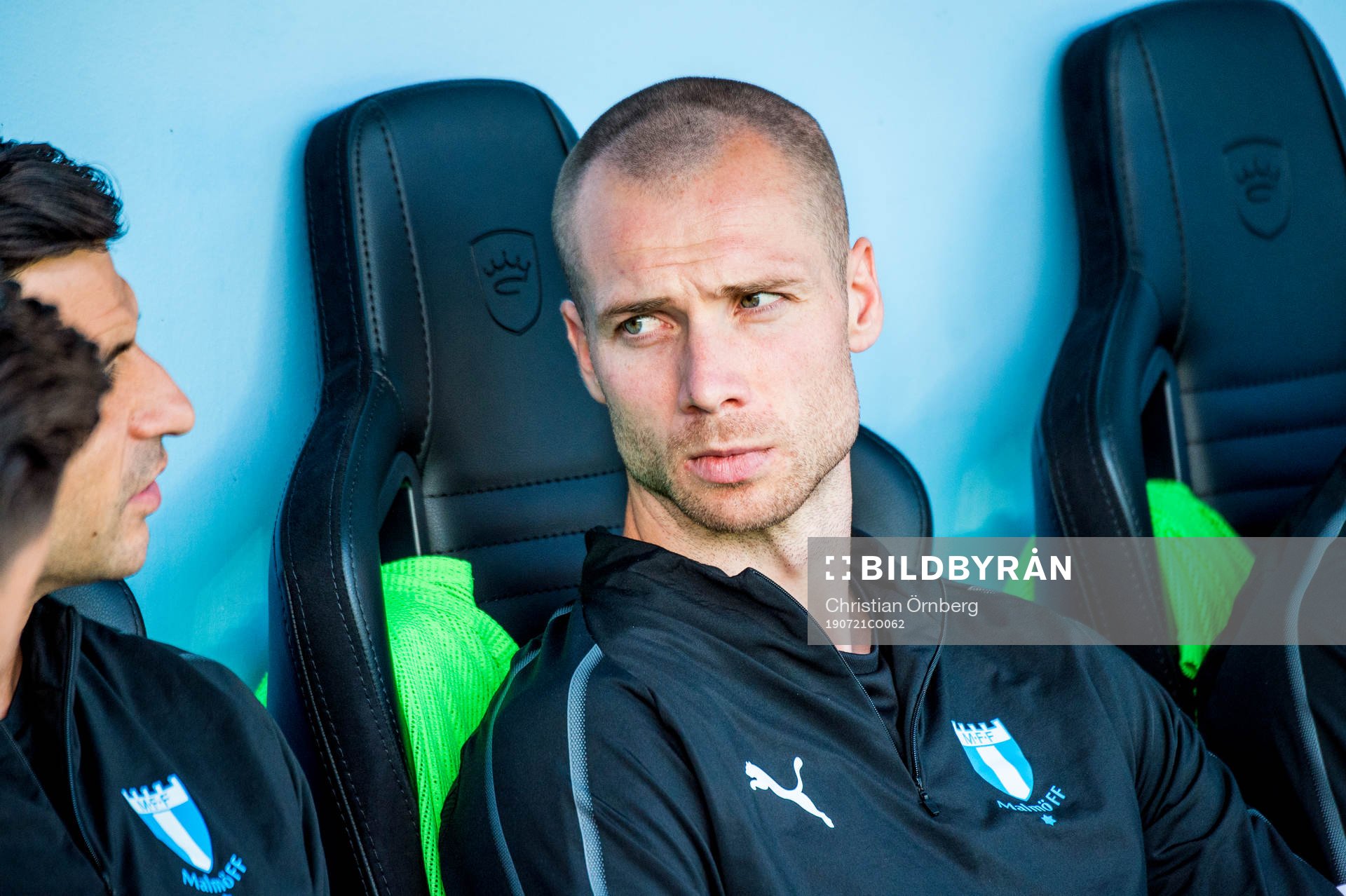 Malmö FFs Jo Inge Berget på bänken utan sitt långa skägg innan fotbollsmatchen i Allsvenskan mellan Malmö FF och Sirius den 21 juli 2019 i Malmö.