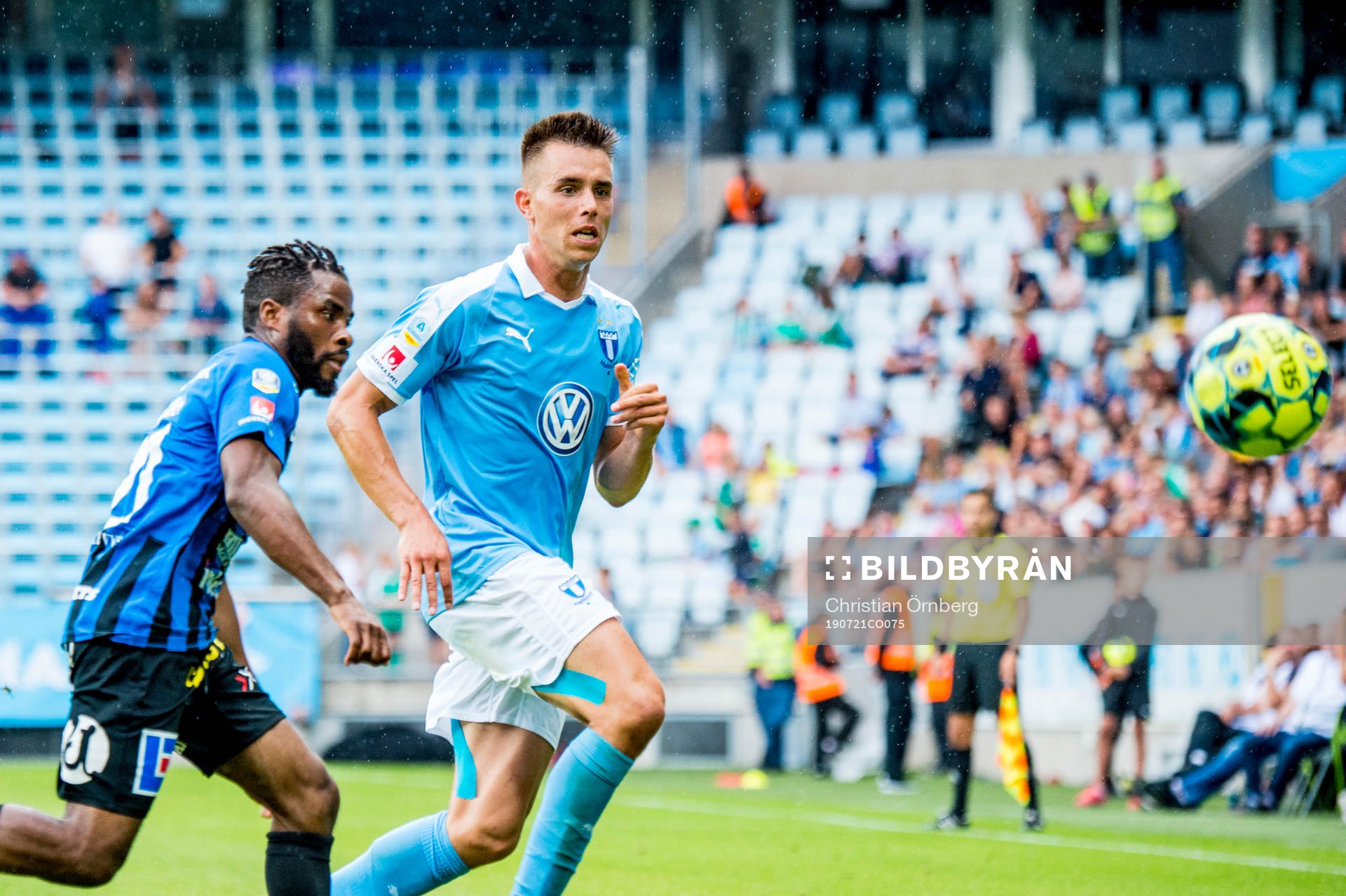 Malmö FFs Jonas Knudsen mot Sirius Henry Offia under fotbollsmatchen i Allsvenskan mellan Malmö FF och Sirius den 21 juli 2019 i Malmö.
