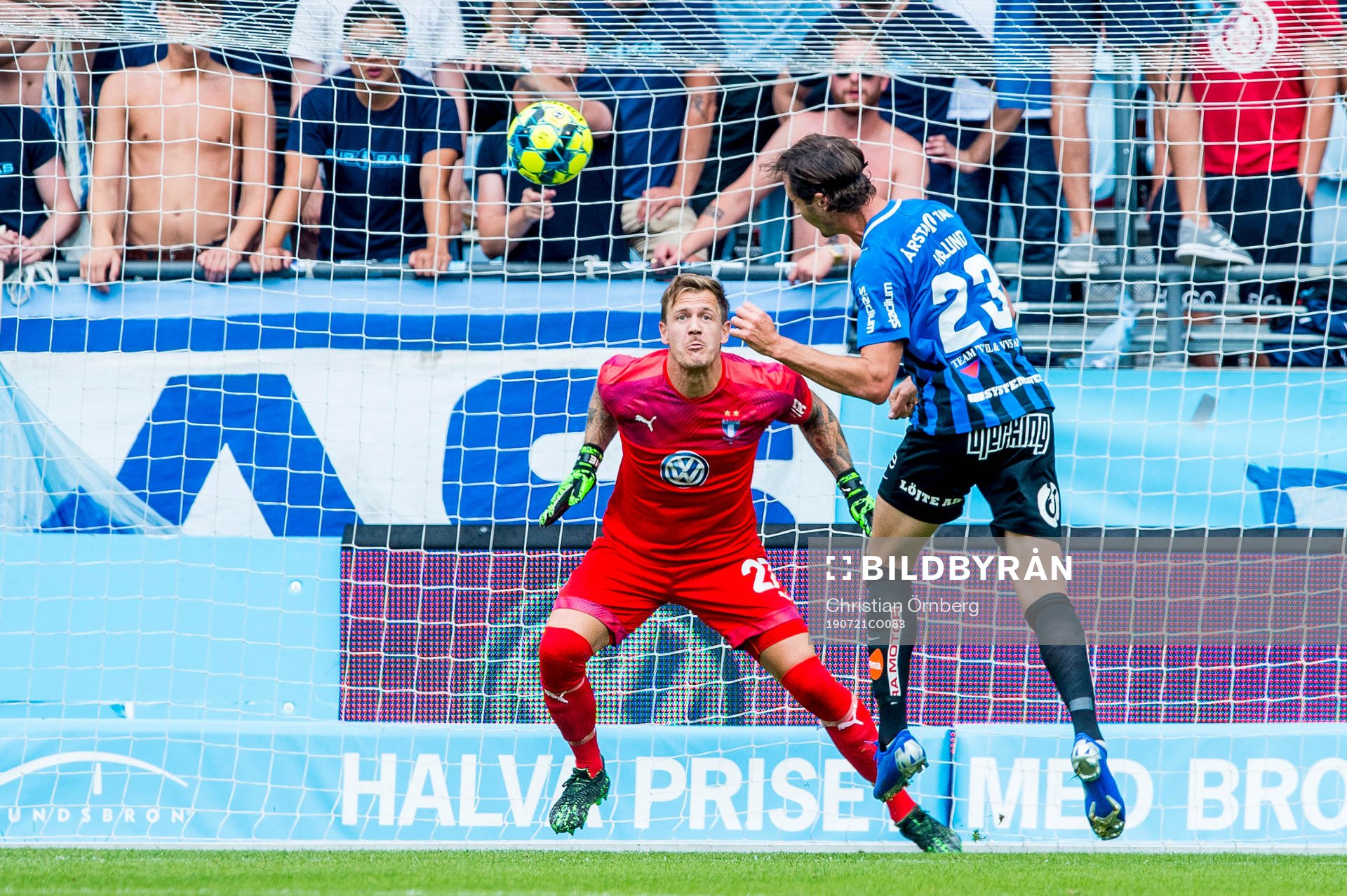 Sirius Philip Haglund gör 1-0 på Malmö FFs målvakt