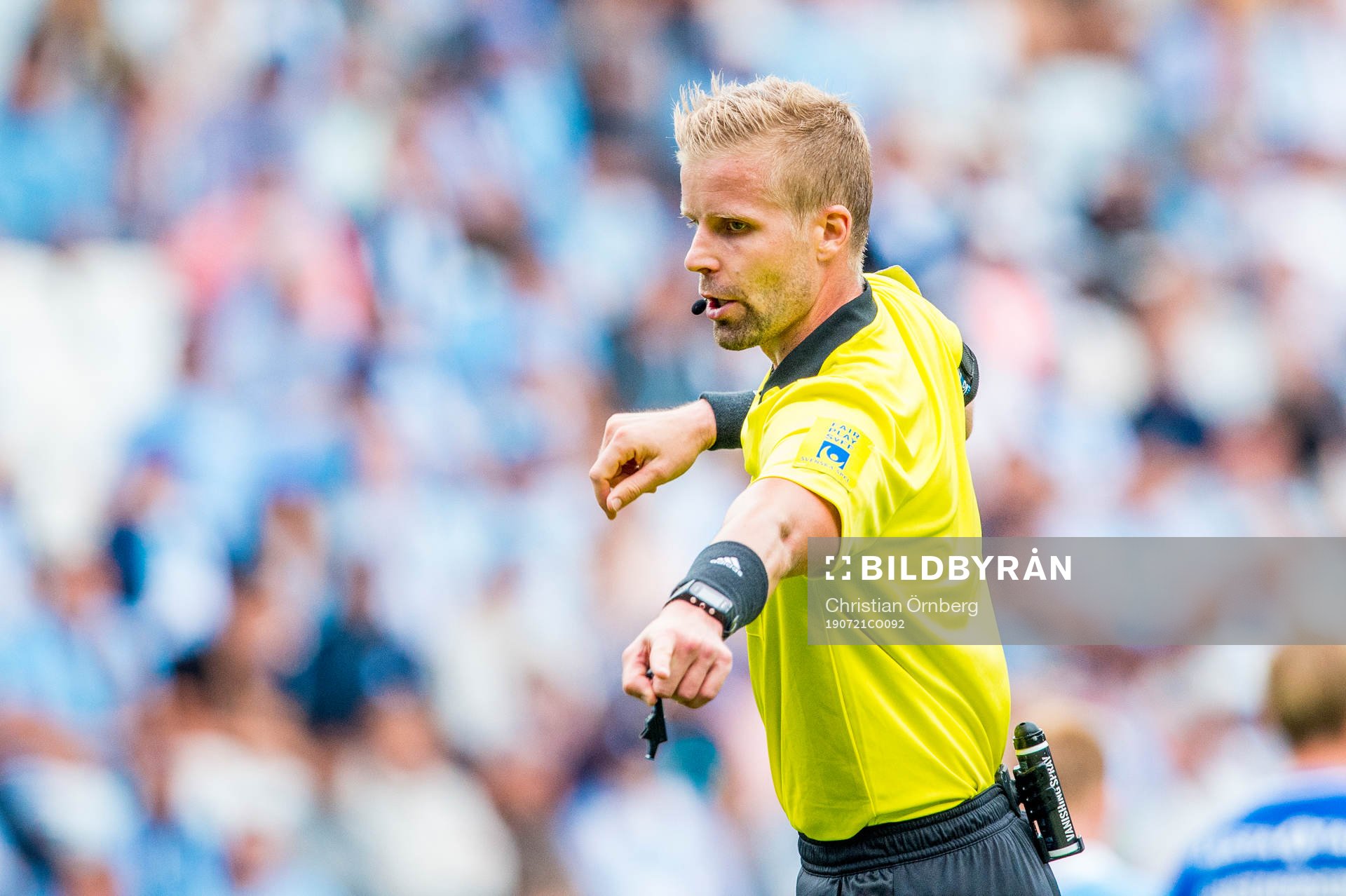 Domaren Glenn Nyberg under fotbollsmatchen i Allsvenskan mellan Malmö FF och Sirius den 21 juli 2019 i Malmö.