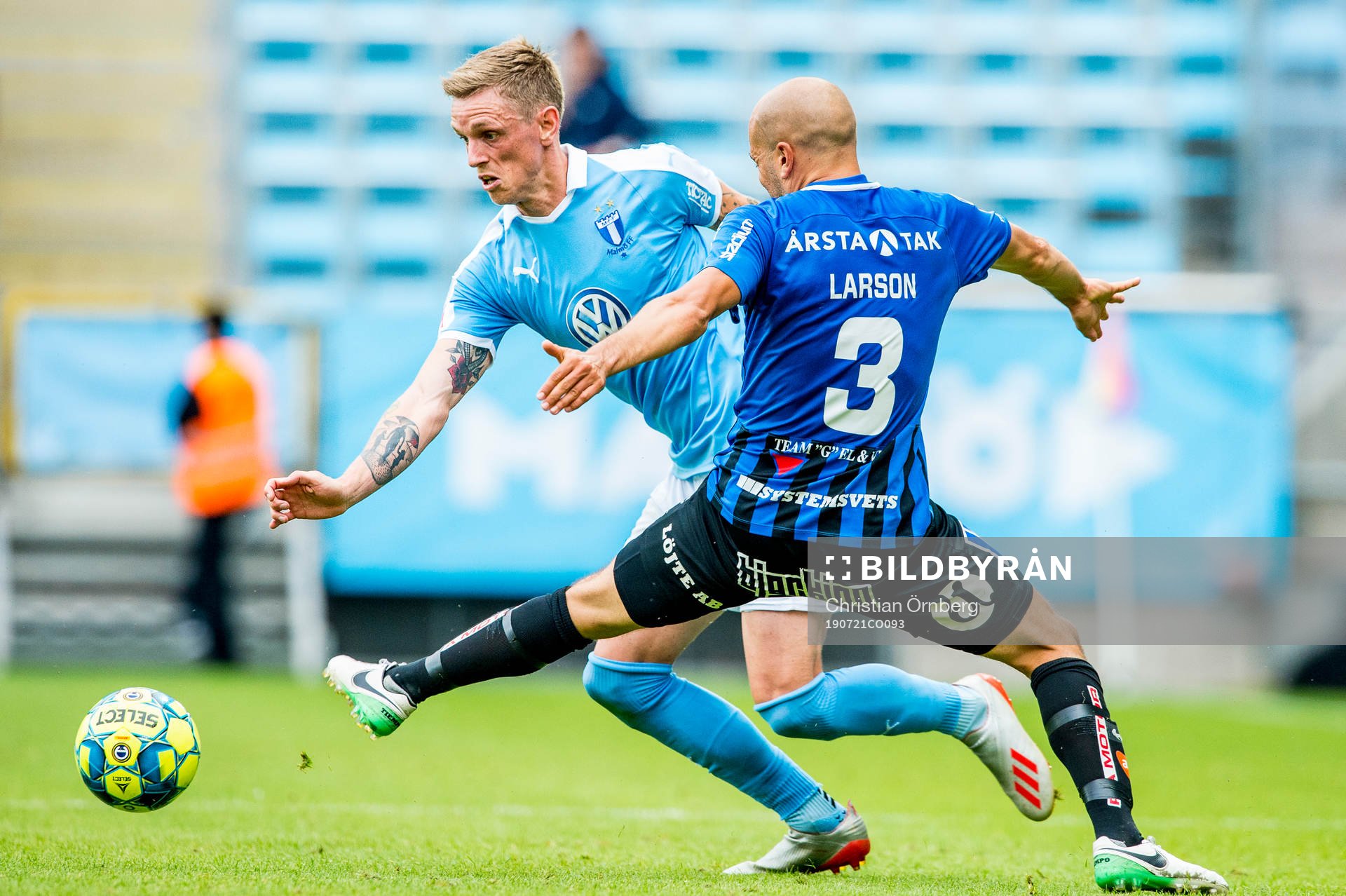 Malmö FFs Sören Rieks mot Sirius Karl Larson under fotbollsmatchen i Allsvenskan mellan Malmö FF och Sirius den 21 juli 2019 i Malmö.