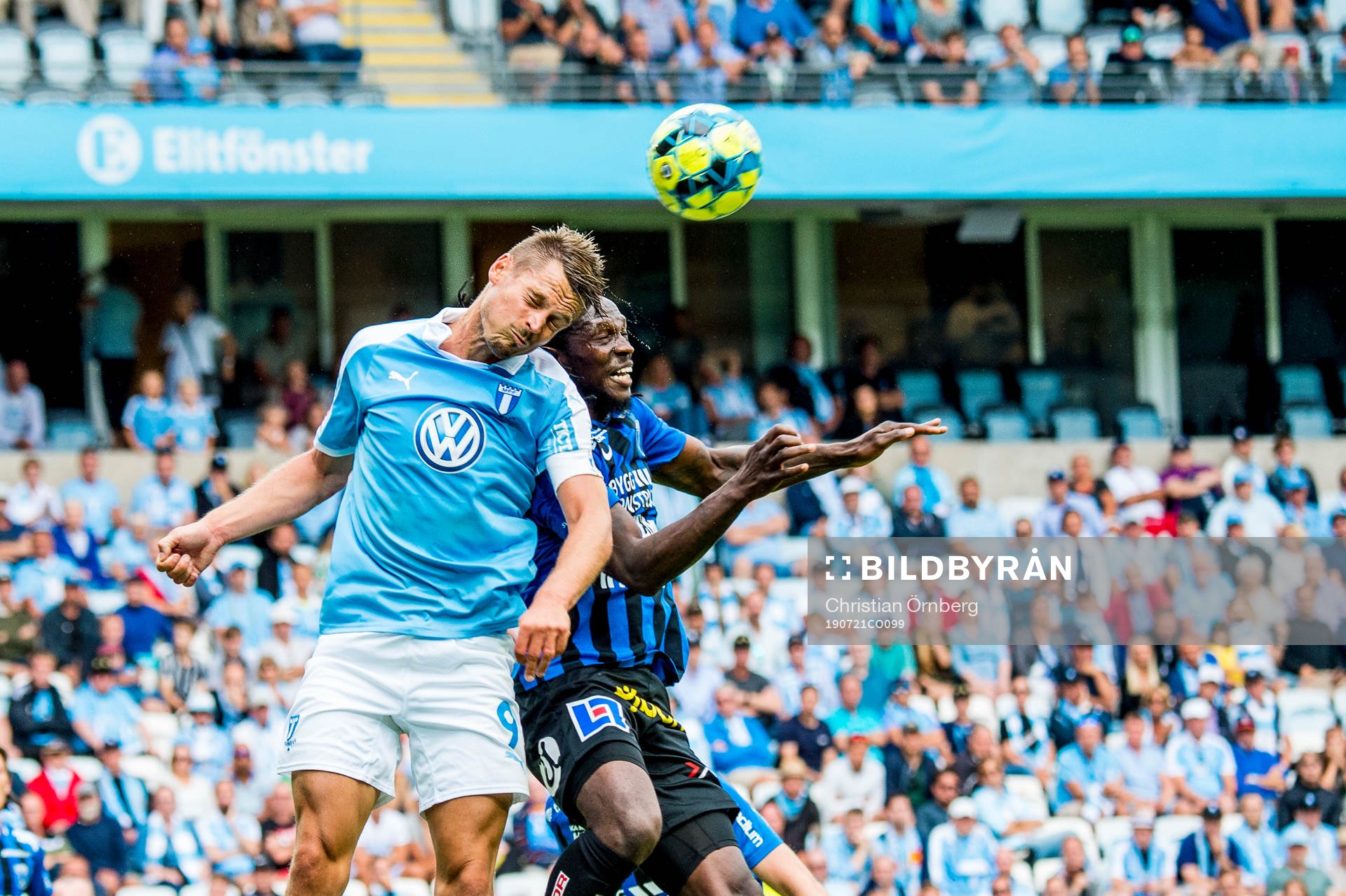Malmö FFs Markus Rosenberg i duell med Sirius Kebba Ceesay under fotbollsmatchen i Allsvenskan mellan Malmö FF och Sirius den 21 juli 2019 i Malmö.