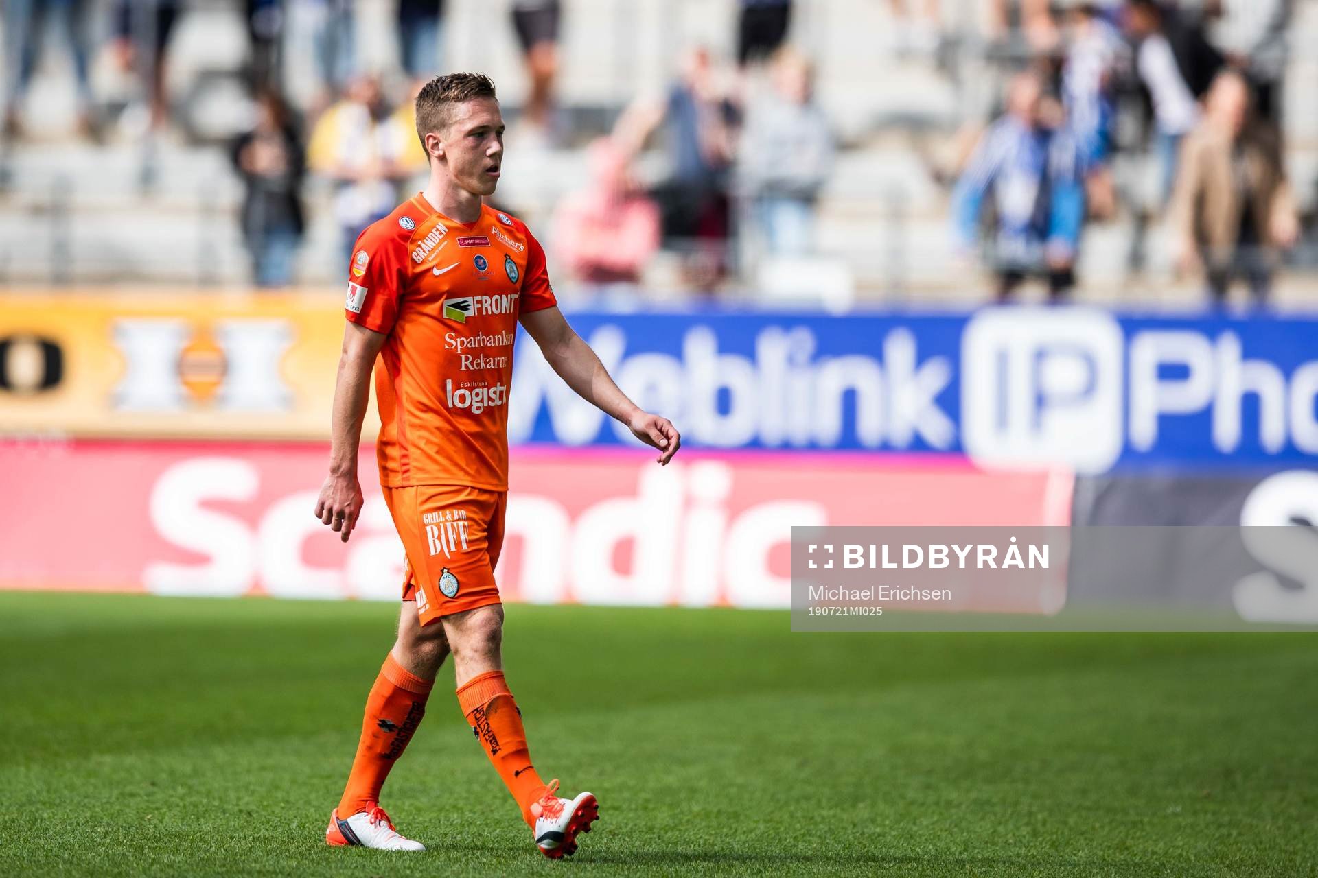 AFC Eskilstunas Gustav Jarl lämnar planen