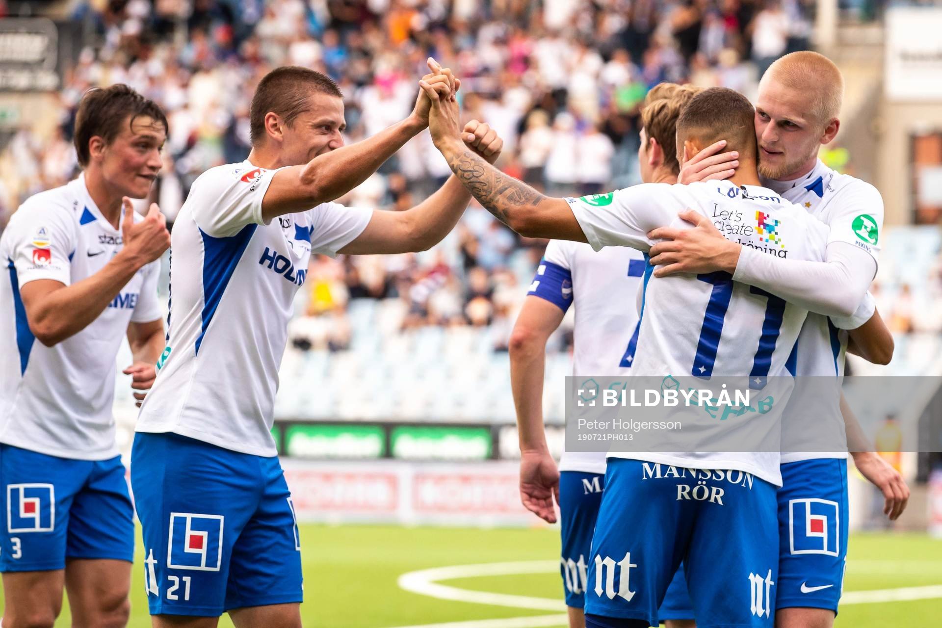 IFK Norrköpings Jordan Larsson jublar med Kalle Holmberg