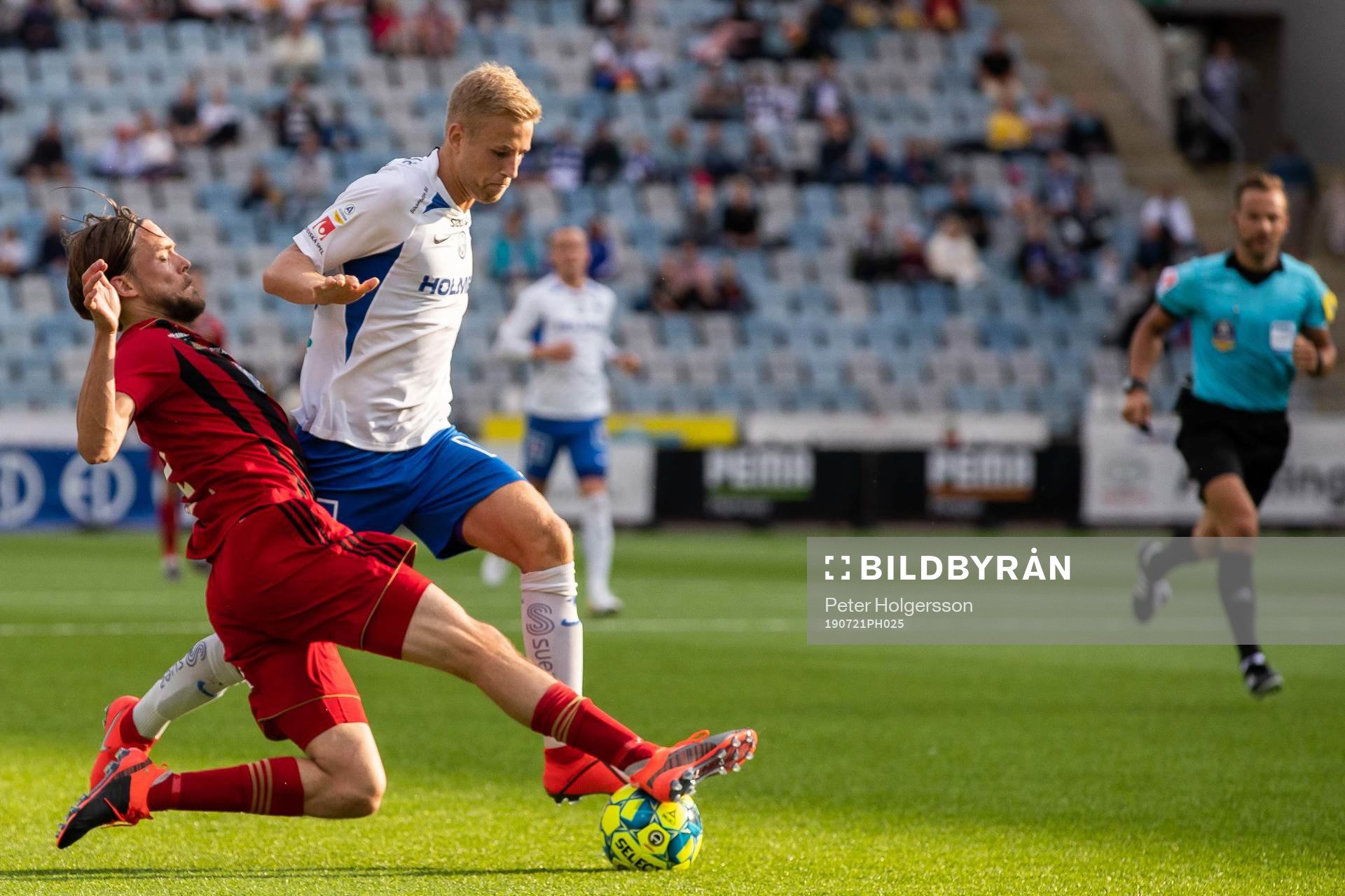 Östersunds Tom Pettersson mot IFK Norrköpings Filip