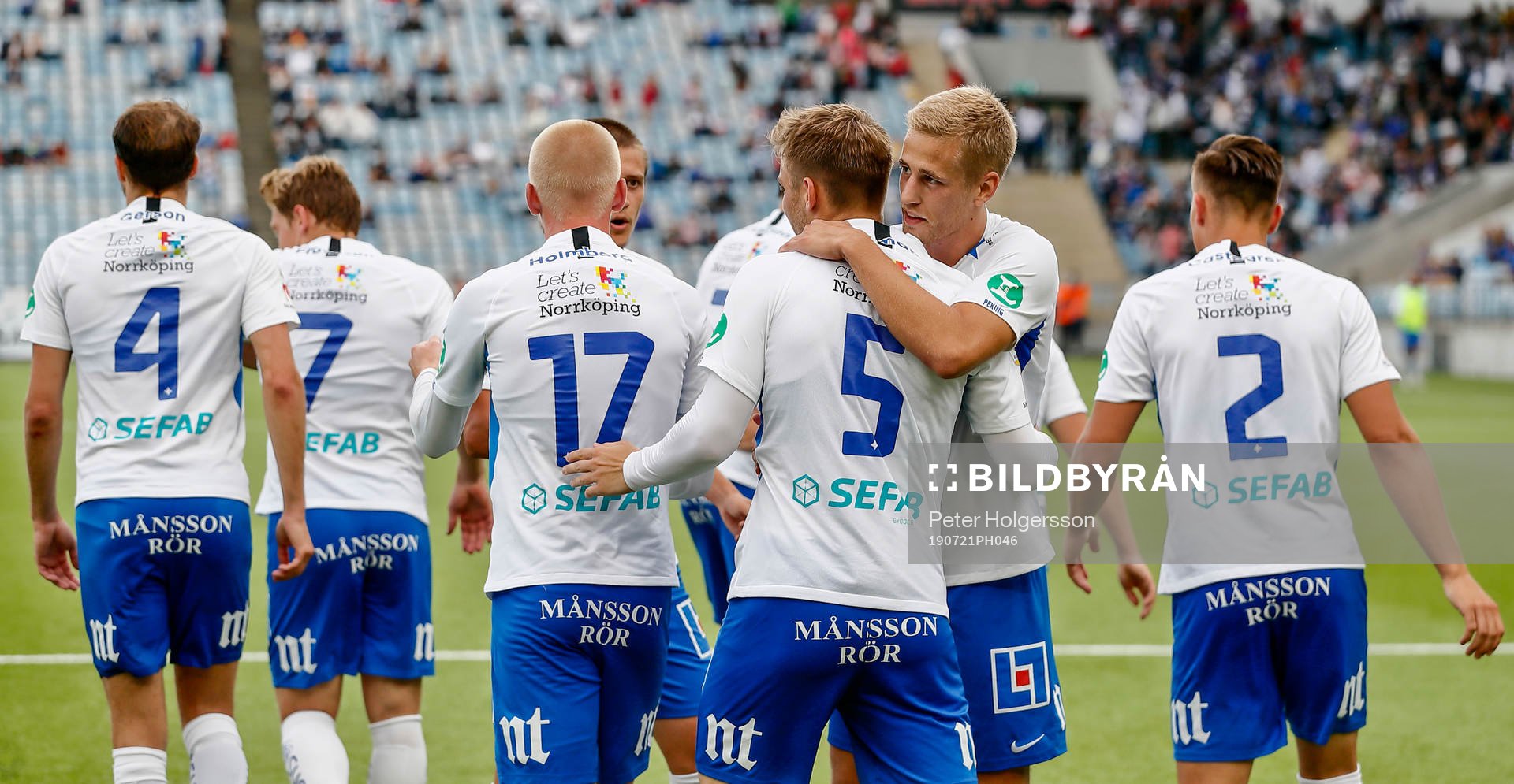 IFK Norrköpings spelare med Filip Dagerstål jublar