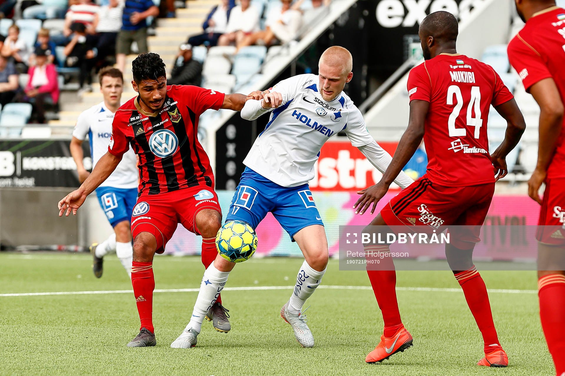 Östersunds Hosam Aiesh och IFK Norrköpings Kalle Holmberg