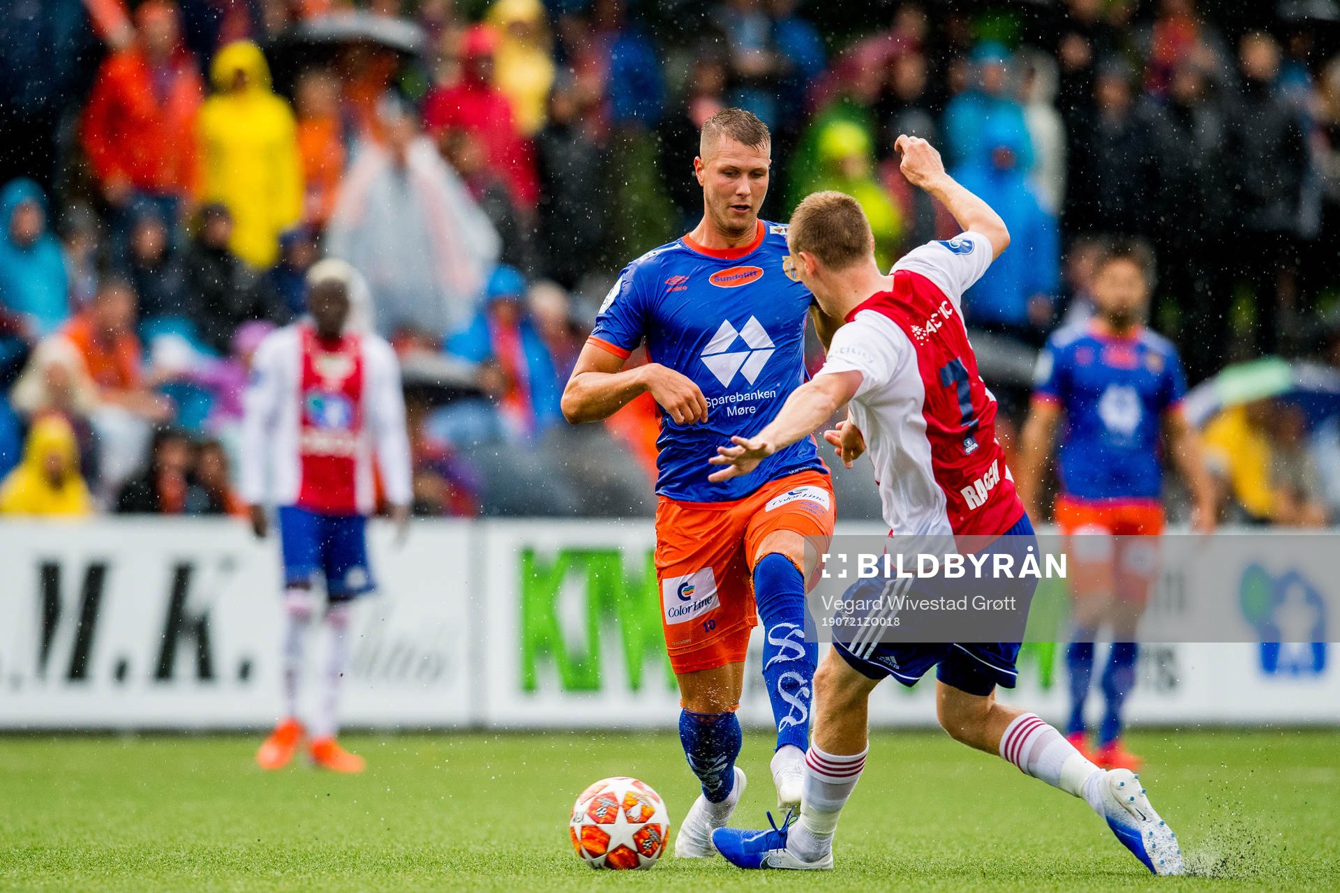 Hólmbert Aron Fridjónsson of Aalesund and Robin Rasch of