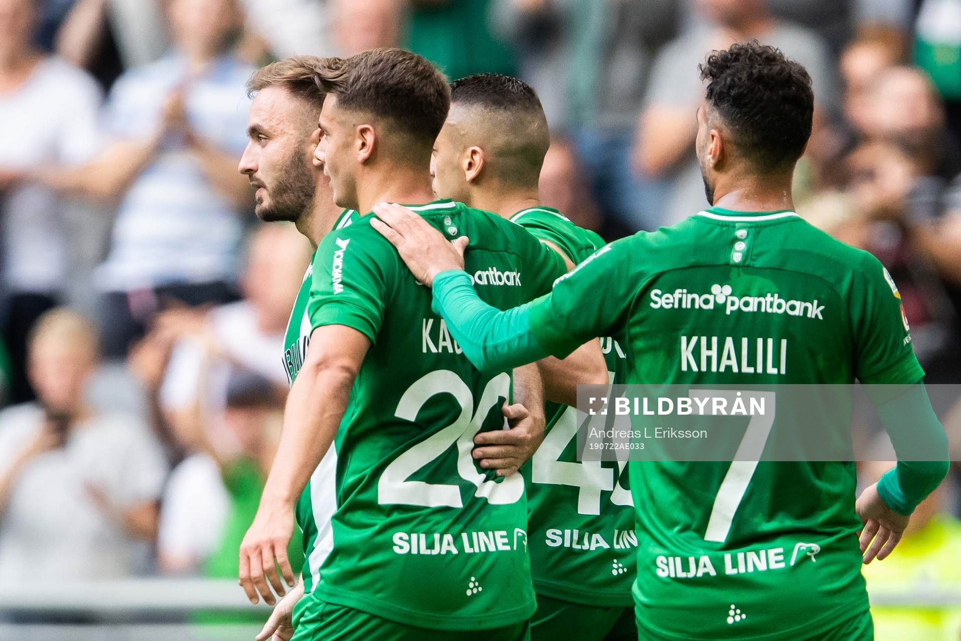 Hammarbys Muamer Tankovic jublar med Nikola Djurdjic,