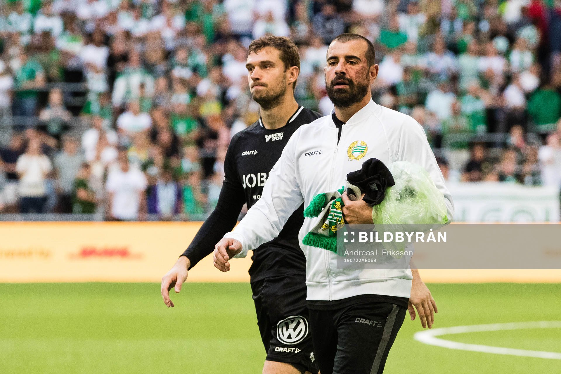 Hammarbys målvakt Davor Blazevic och målvakt Gianluca Curci efter fotbollsmatchen i Allsvenskan mellan Hammarby och Elfsborg den 22 juli 2019 i Stockholm.