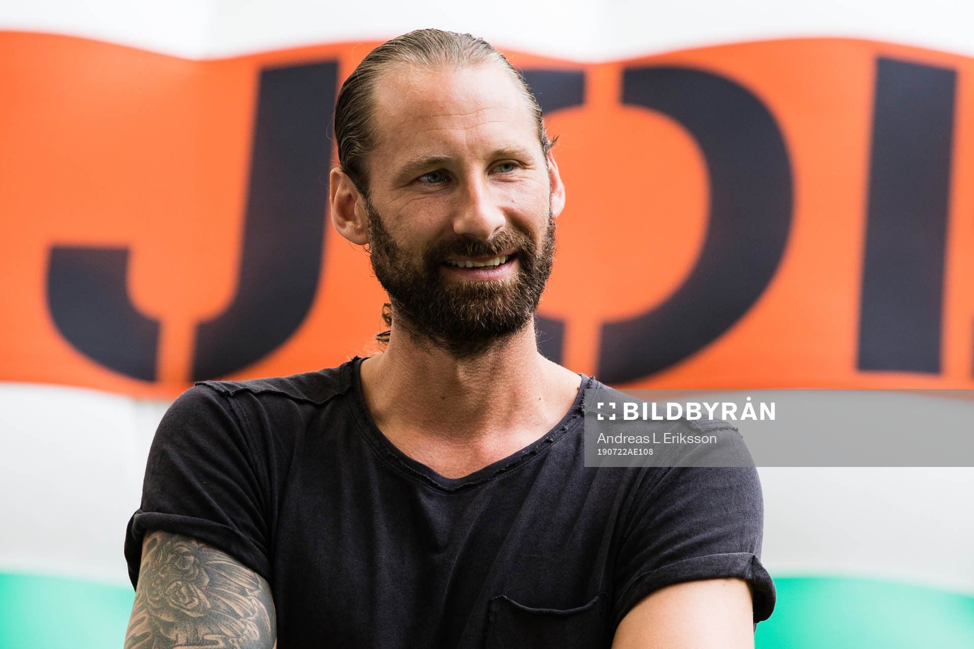 Hammarbys målvakt Johan Wiland innan fotbollsmatchen i