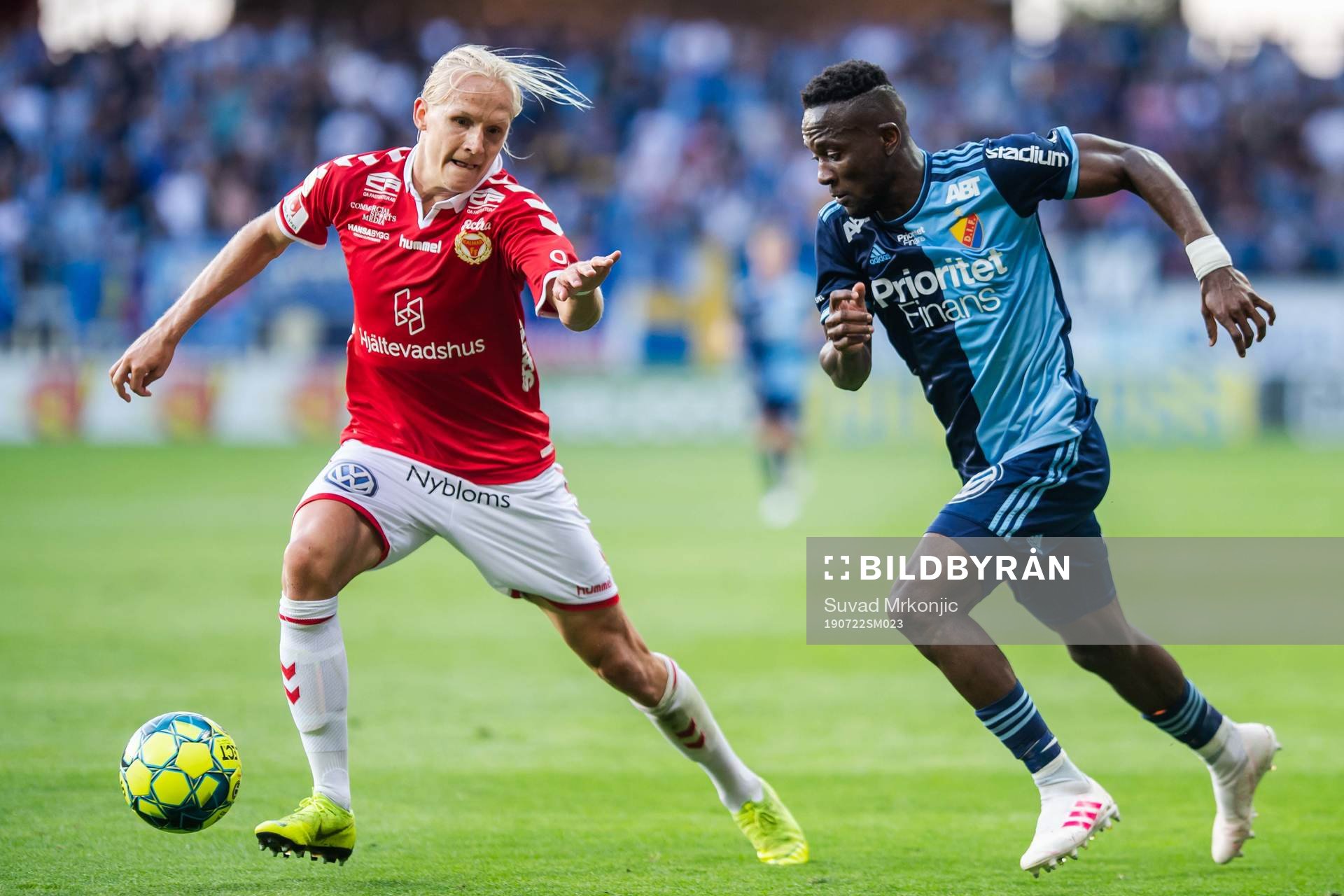 Kalmars Henrik Löfkvist och Djurgårdens Mohamed Buya Turay