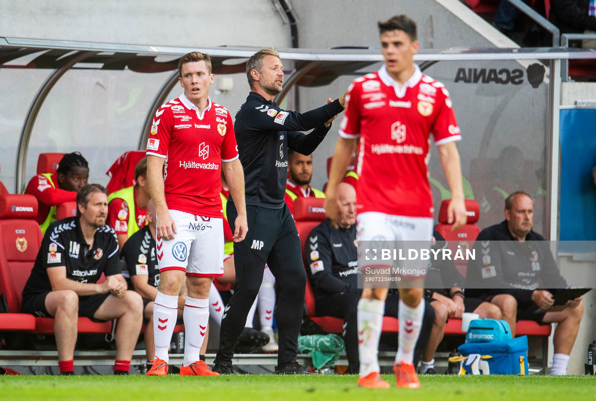 Kalmars tränare Magnus Pehrsson, Victor Agardius och