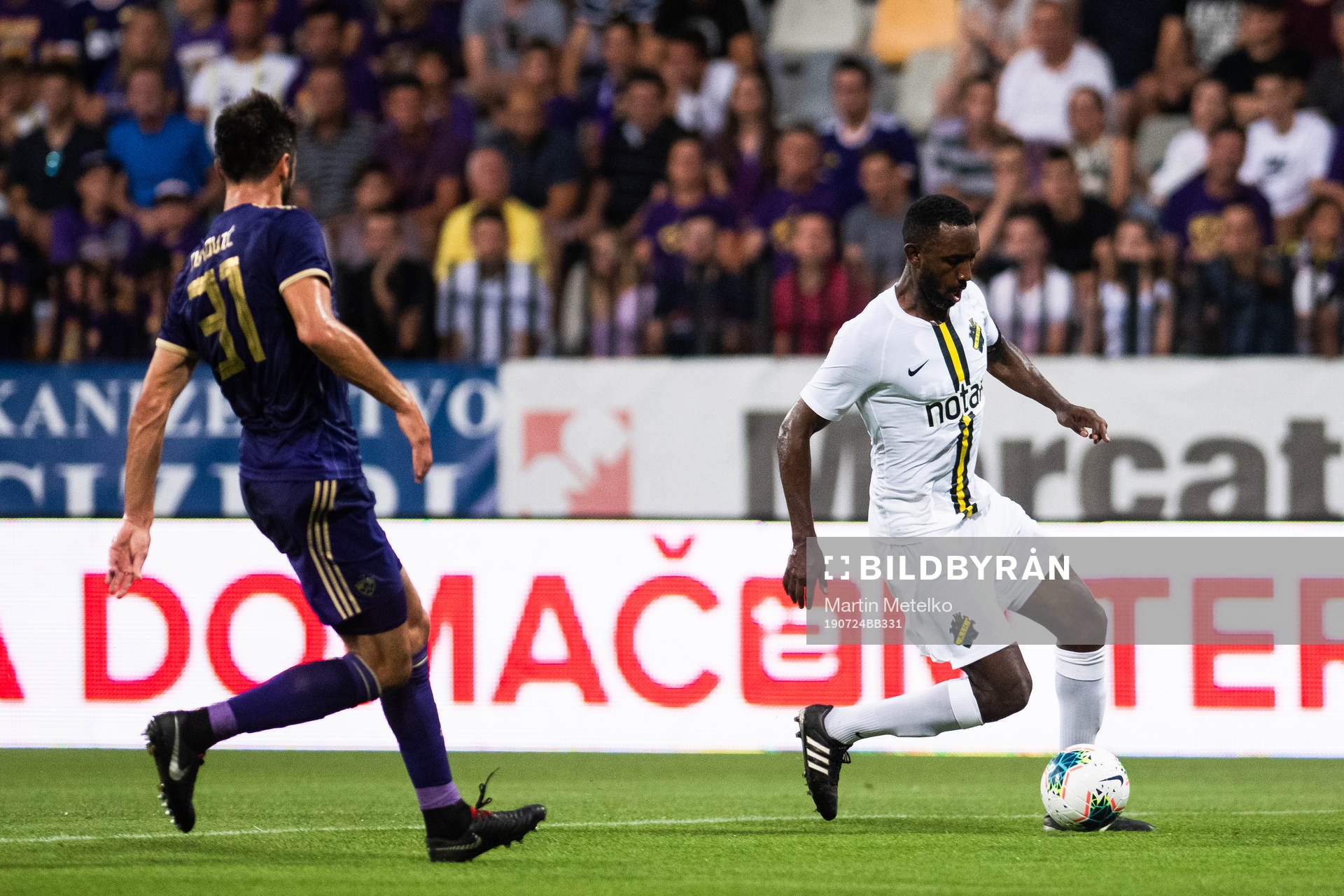 Sasa Ivkovic of Maribor and Henok Goitom of AIK