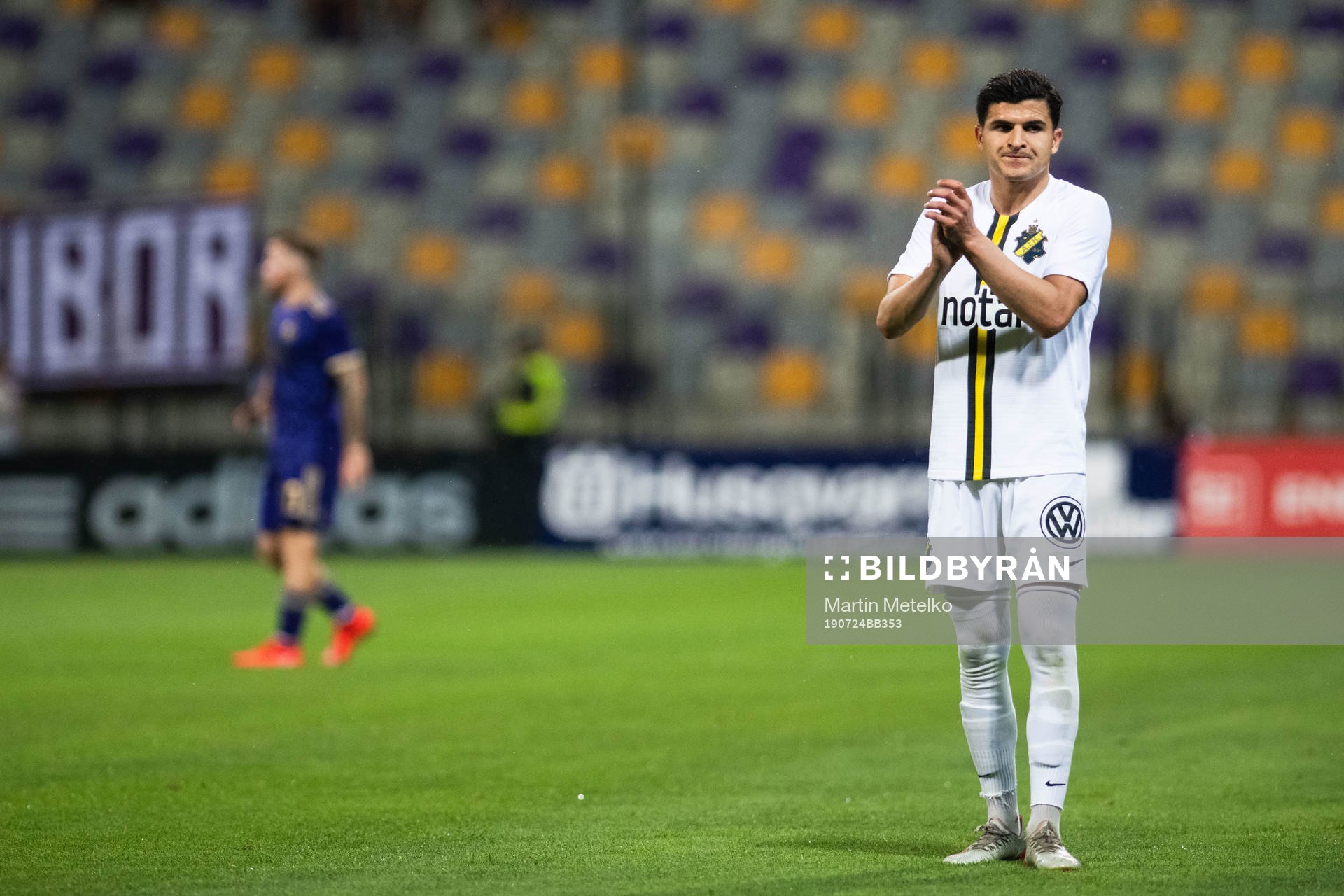 Tarik Elyounoussi of AIK applauds