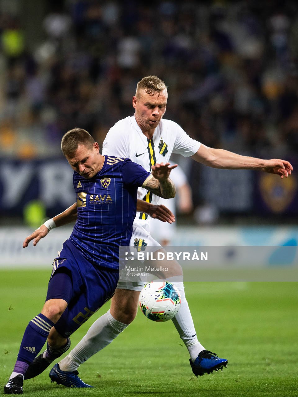 Martin Milec of Maribor and Kolbeinn Sigthorsson of AIK