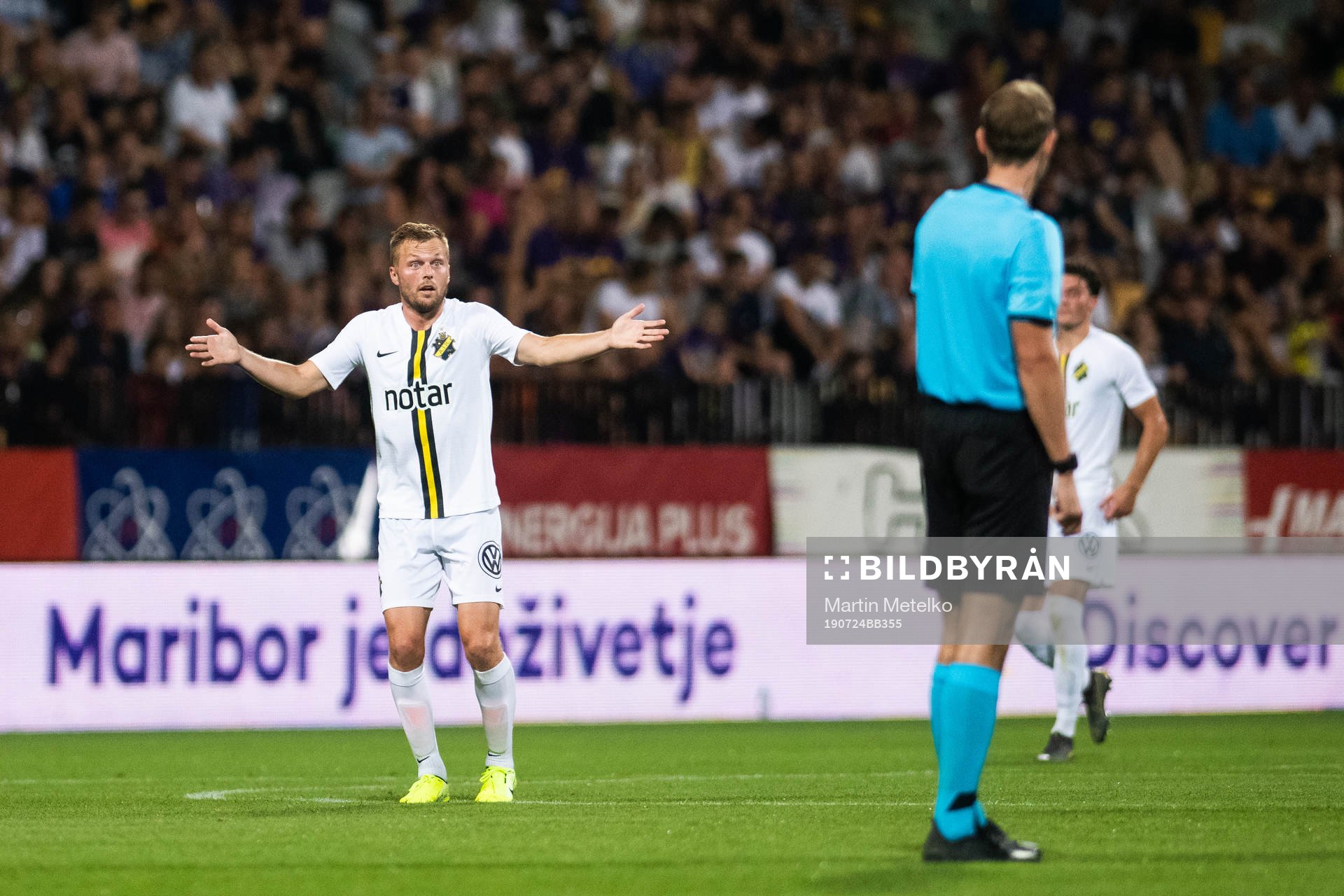 Sebastian Larsson of AIK reacts