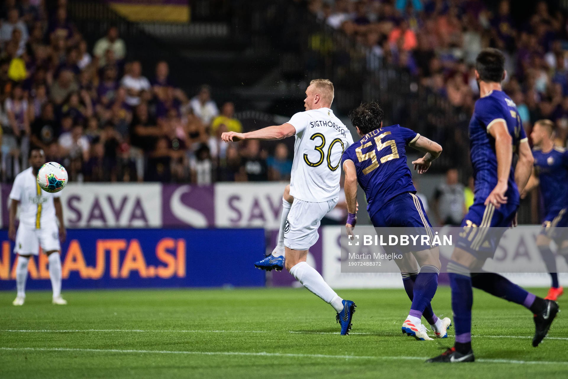 Kolbeinn Sigthorsson of AIK and Spiro Pericic of Maribor