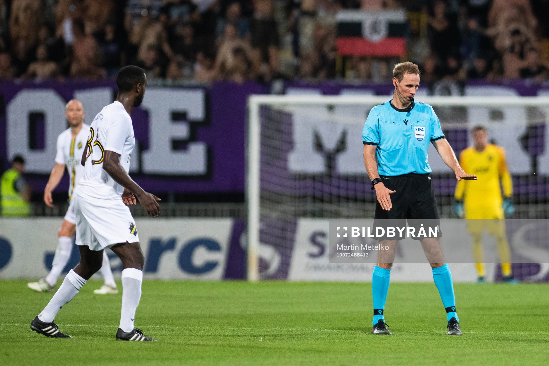 Referee Sascha Stegemann