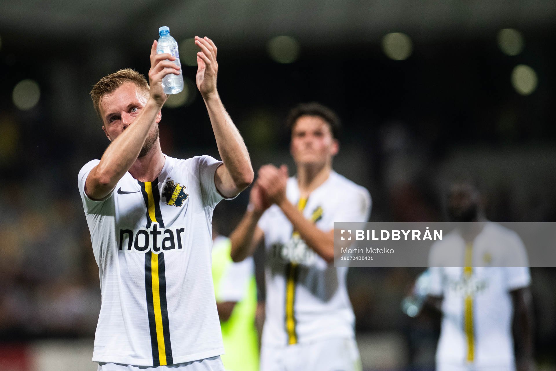 Sebastian Larsson of AIK recognizes the fans