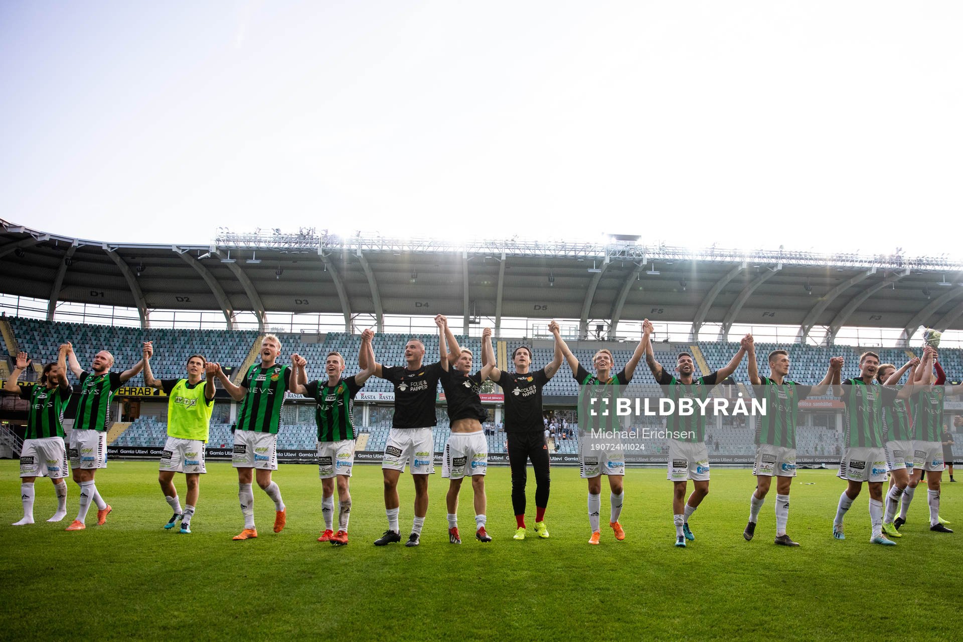 GAIS jublar och tackar klacken efter fotbollsmatchen i Superettan mellan GAIS och Norrby den 24 juli 2019 i Göteborg.