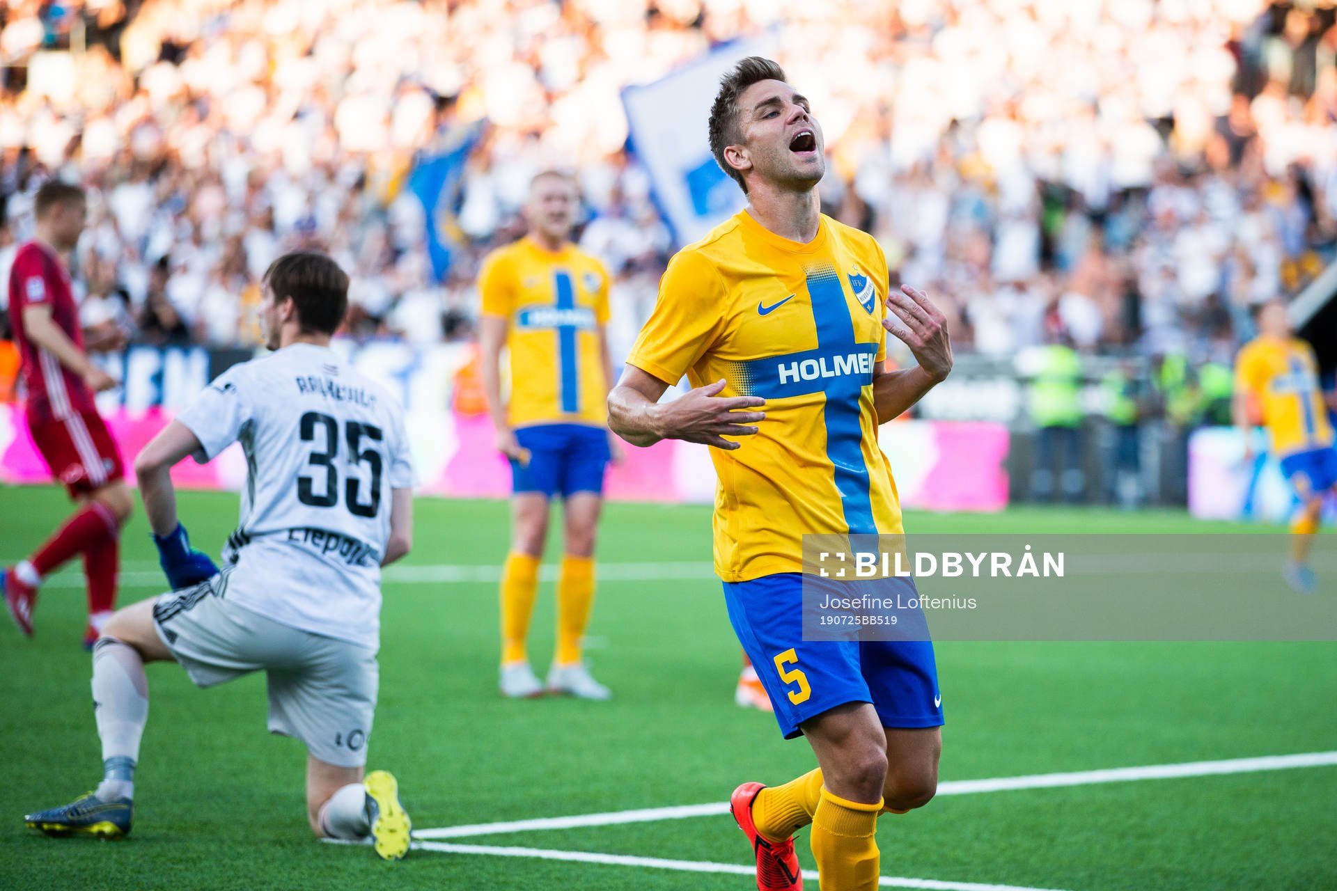 Christoffer Nyman of IFK Norrköping reacts