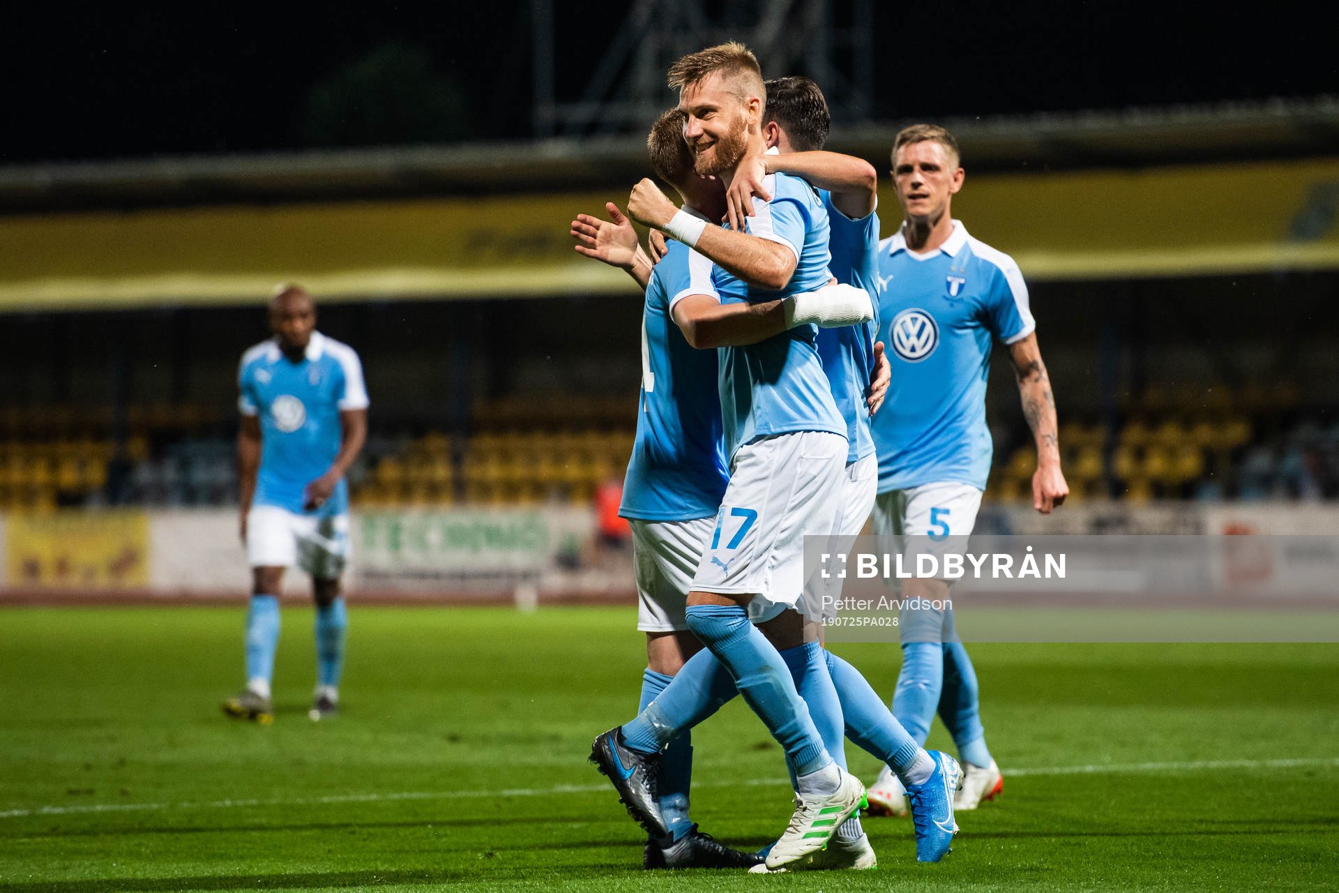 Rasmus Bengtsson of Malmö FF celebrates with team mates