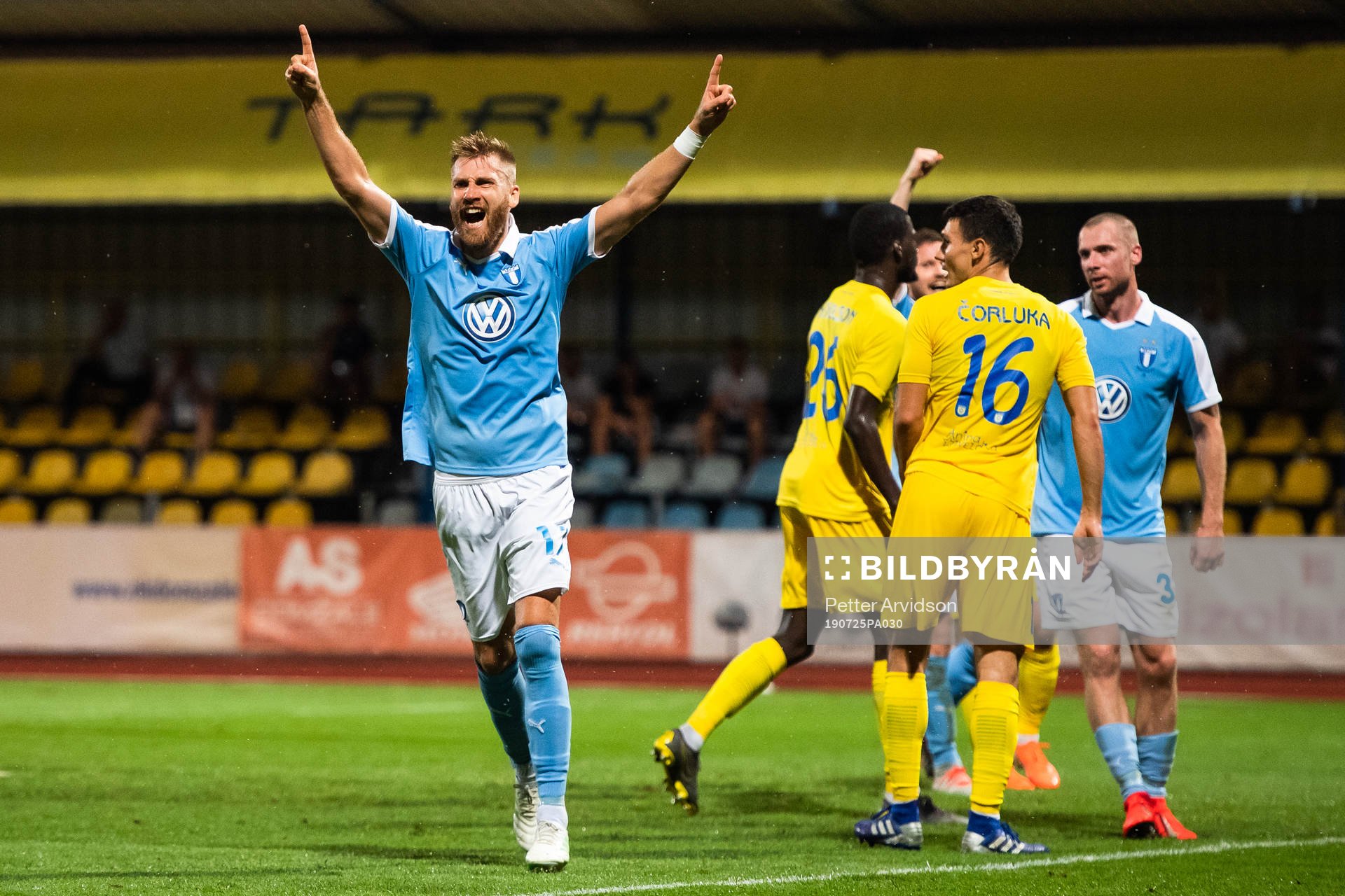 Rasmus Bengtsson of Malmö FF celebrates