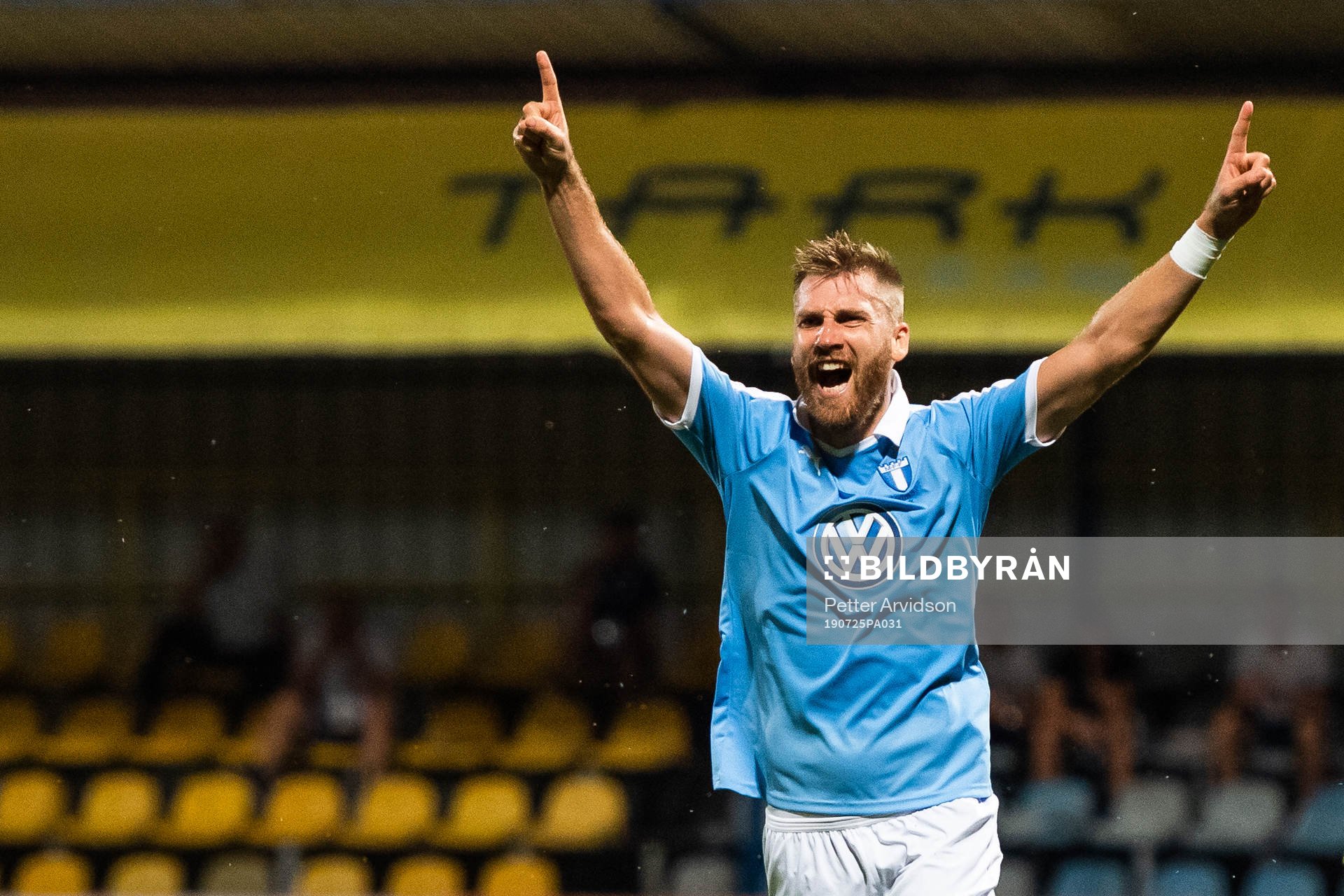 Rasmus Bengtsson of Malmö FF celebrates