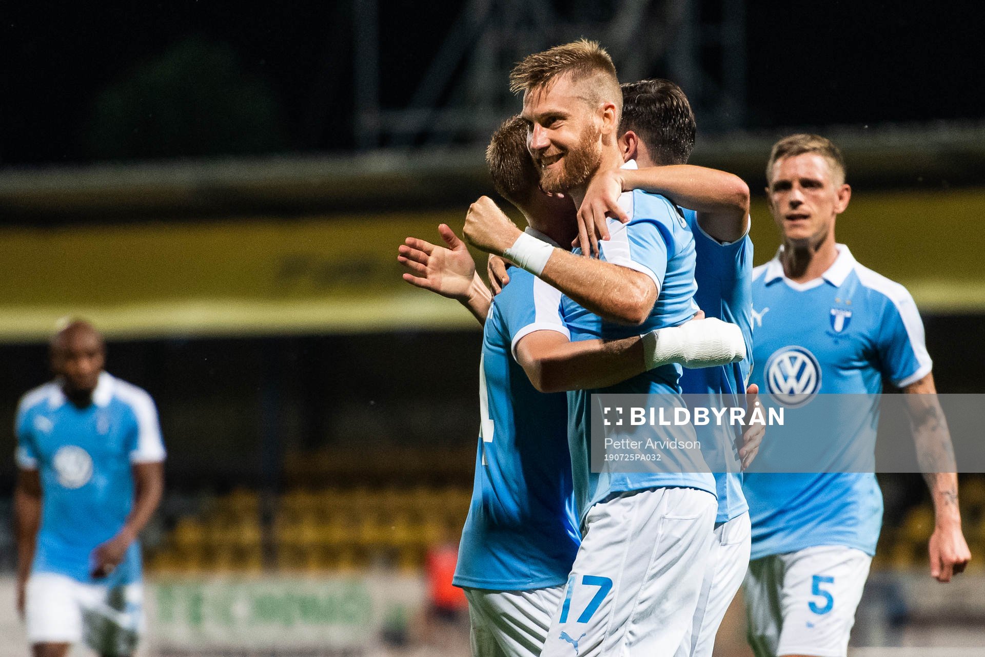 Rasmus Bengtsson of Malmö FF celebrates with team mates