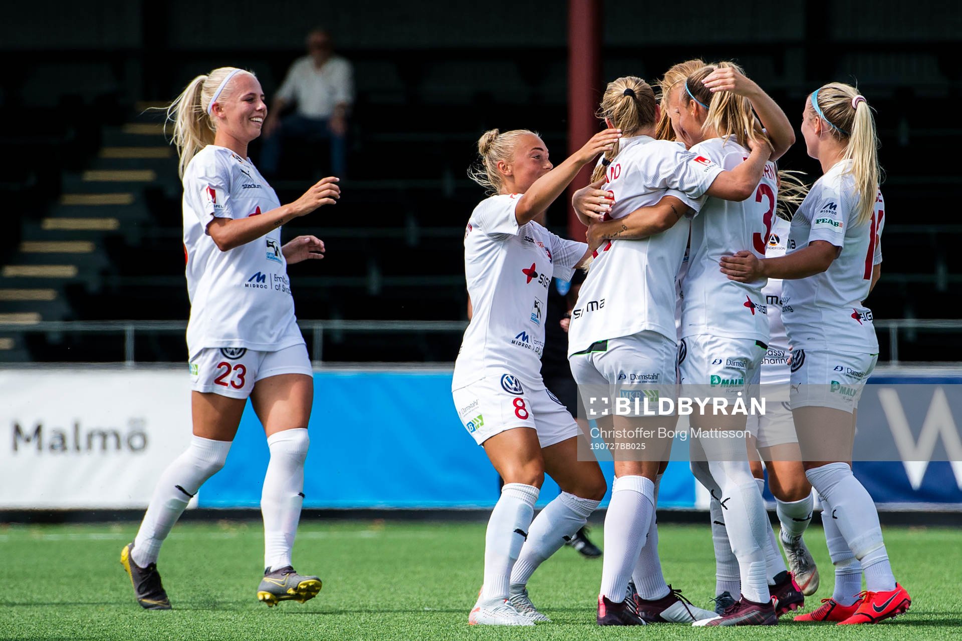 Rosengårds Nathalie Björn jublar med lagkamrater efter 1-0 under fotbollsmatchen i Damallsvenskan mellan FC Rosengård och Kungsbacka den 27 juli 2019 i Malmö.