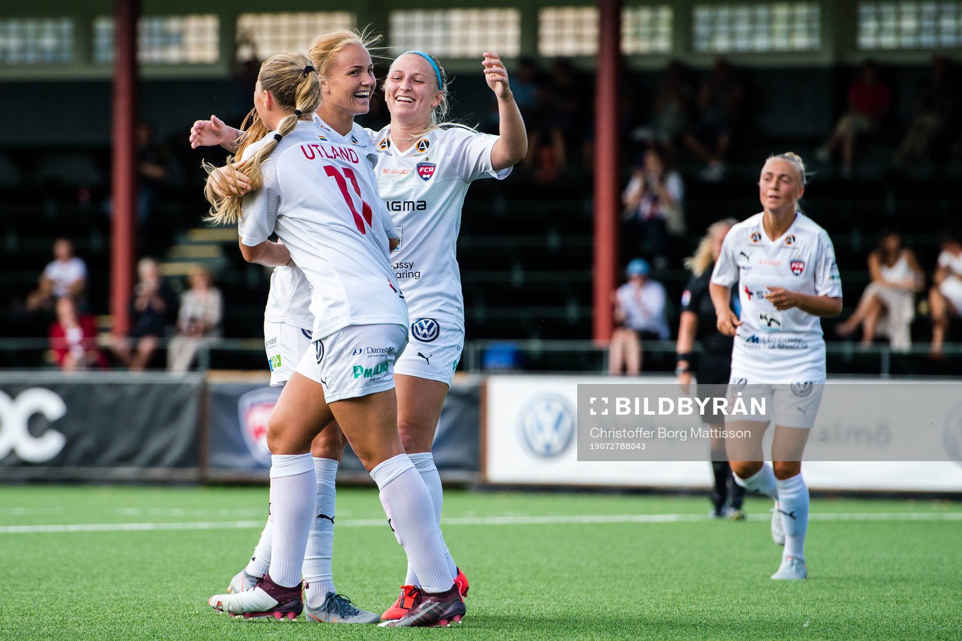 Rosengårds Glodis Perla Viggosdottir jublar med lagkamrater