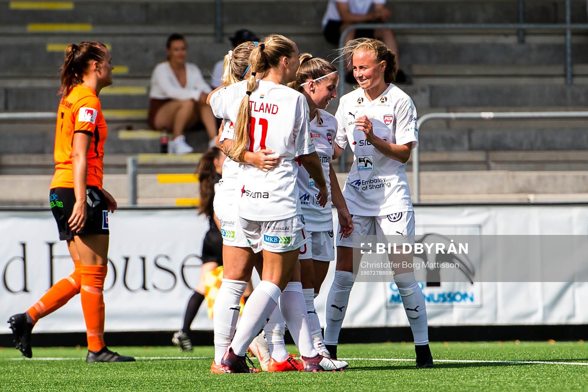 Rosengårds Hailie Mace jublar med lagkamrater