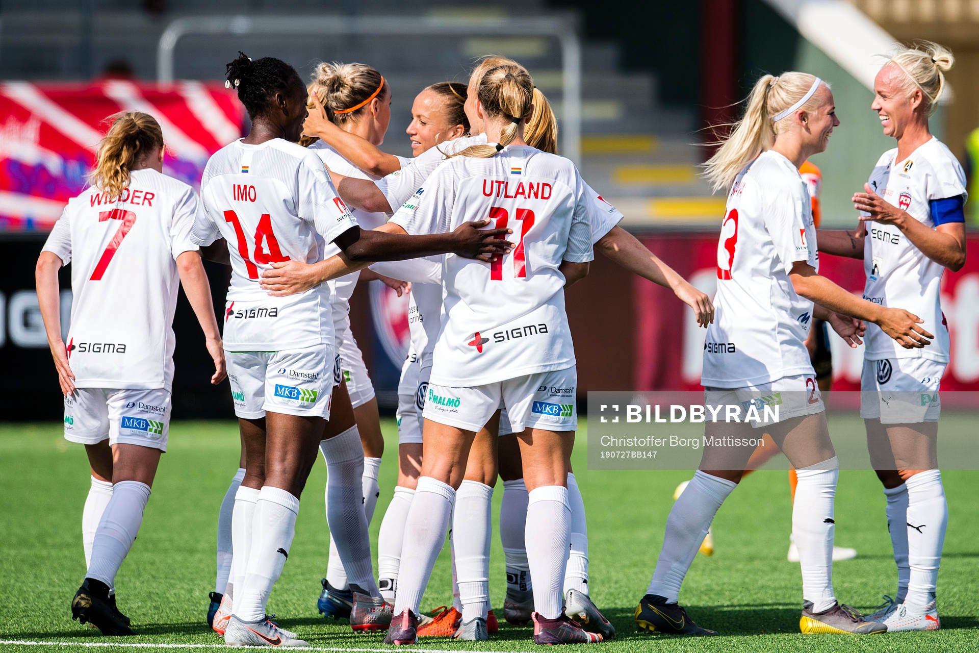 Rosengårds spelare jublar efter 5-1 av Sanne Troelsgaard under fotbollsmatchen i Damallsvenskan mellan FC Rosengård och Kungsbacka den 27 juli 2019 i Malmö.