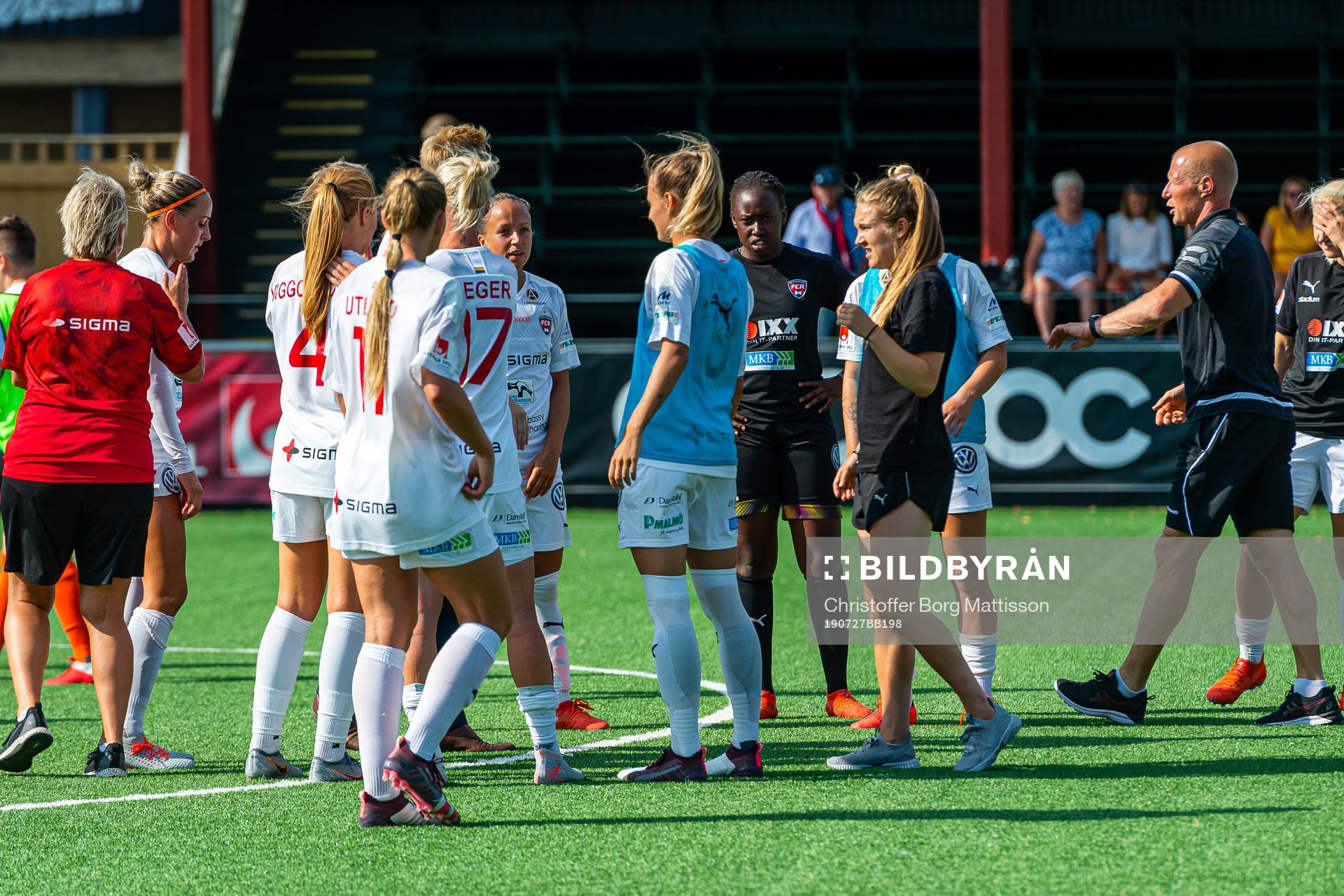 Rosengårds spelare jublar