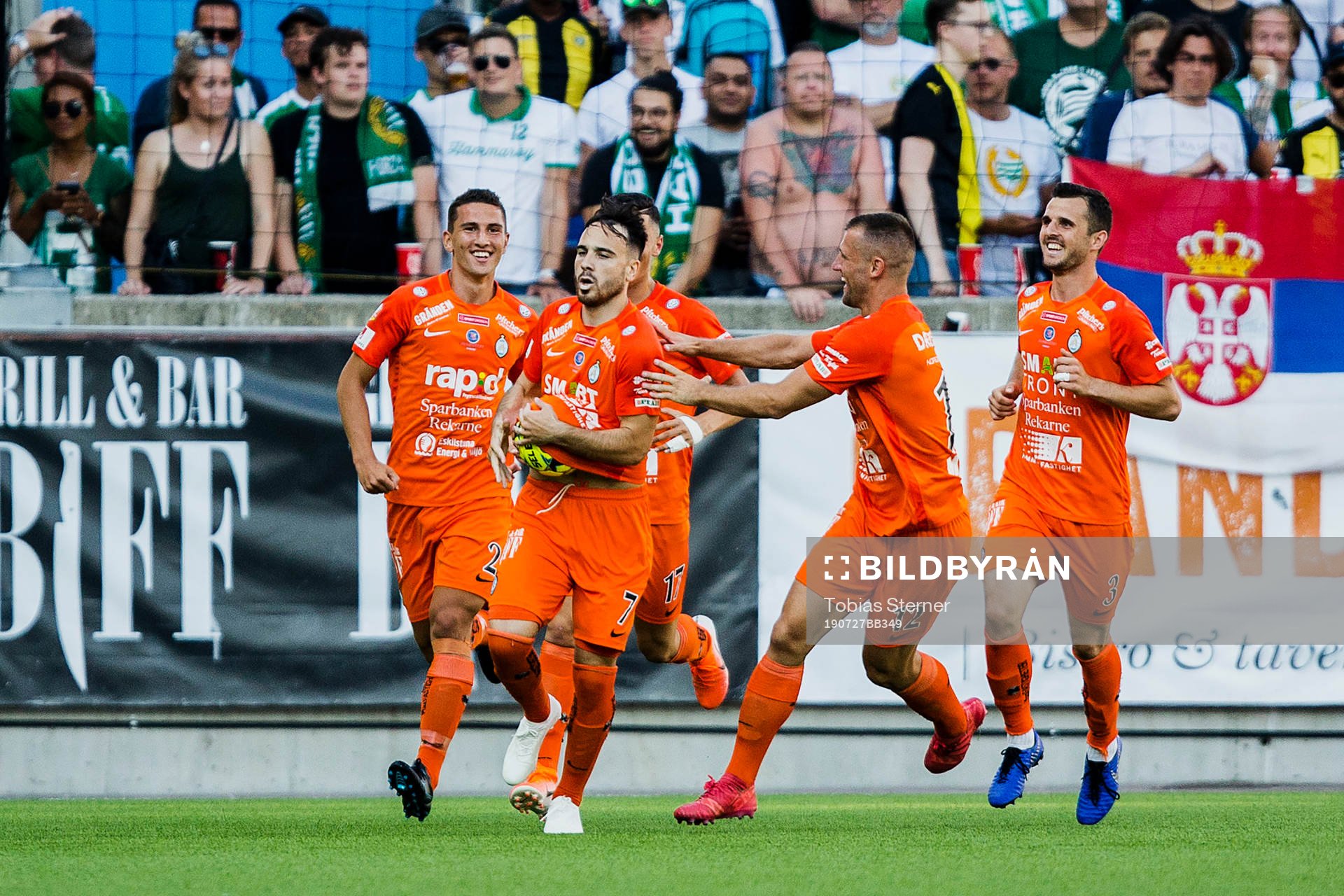 AFC Eskilstunas spelare jublar