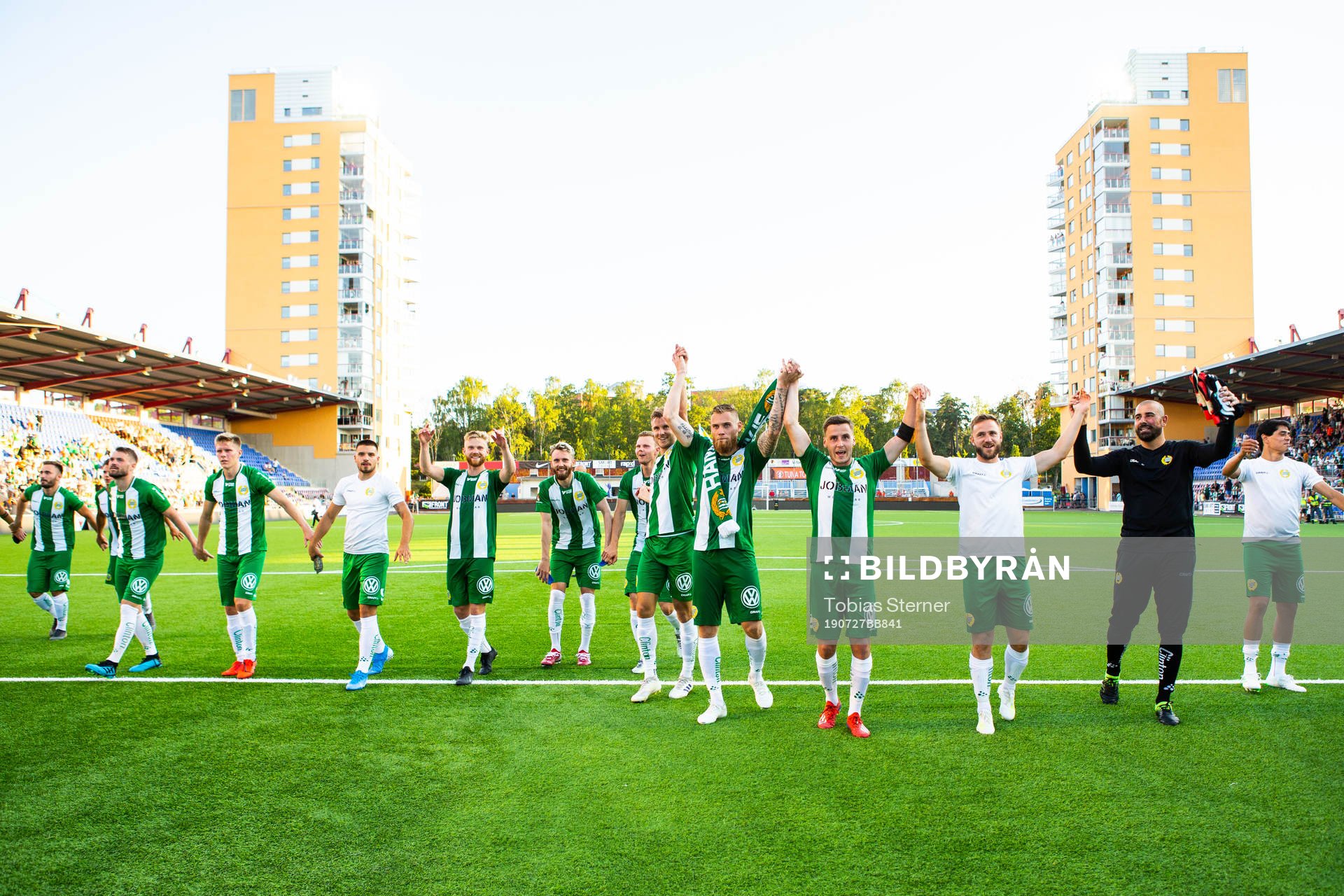Hammarbys spelare jublar