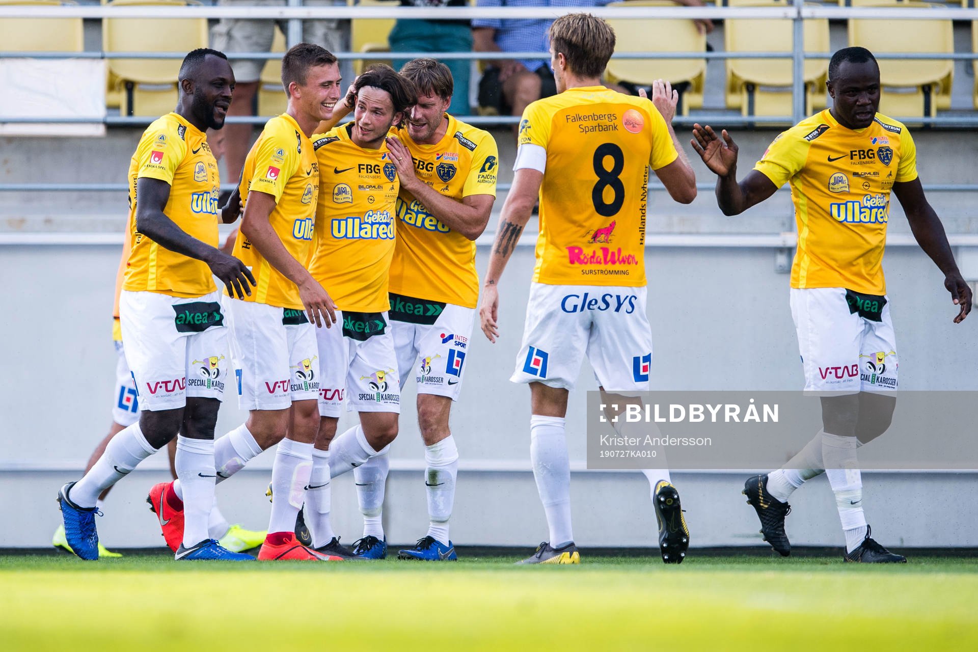 Falkenbergs Robin Östlind jublar med lagkamrater efter 1-0 under fotbollsmatchen i Allsvenskan mellan Falkenberg och GIF Sundsvall den 27 juli 2019 i Falkenberg.