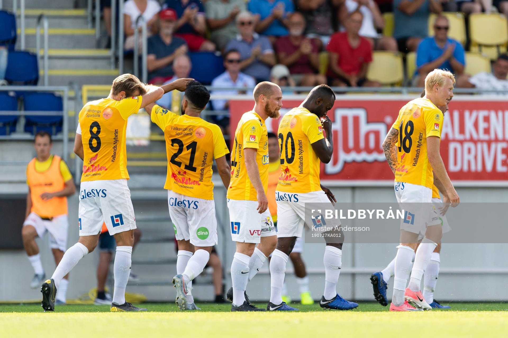 Falkenbergs spelare jublar