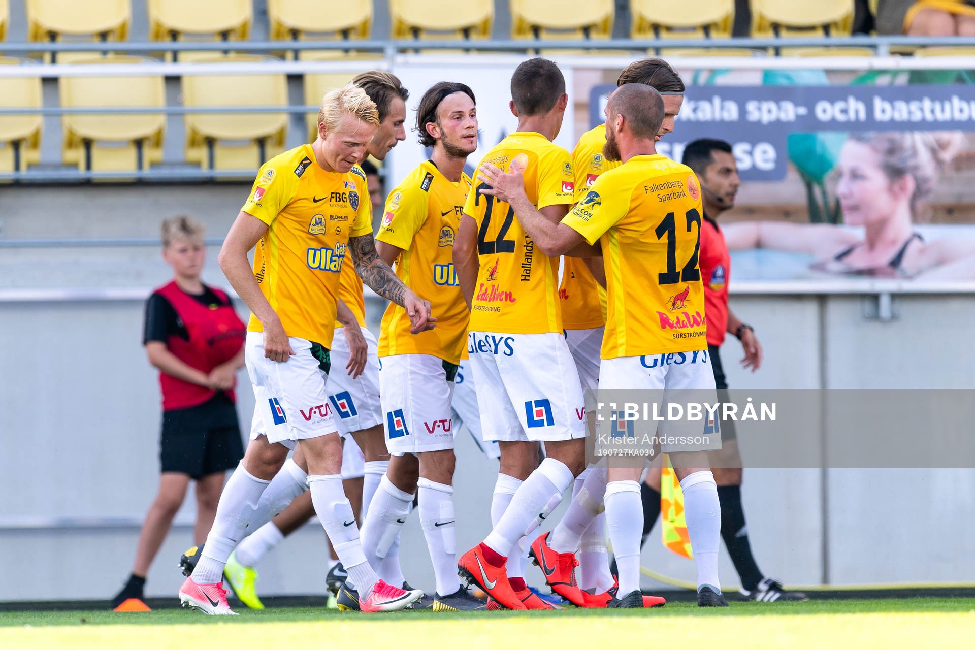 Falkenbergs spelare jublar