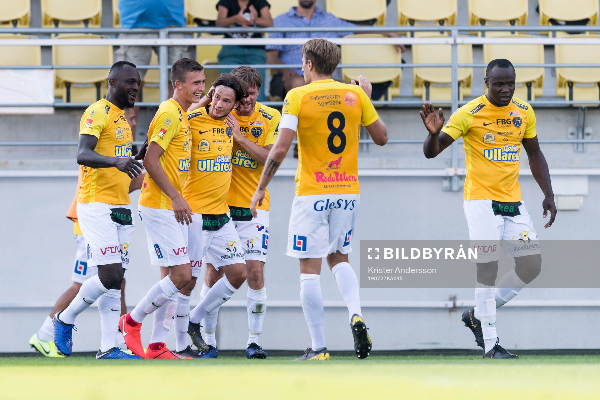 Falkenbergs spelare jublar