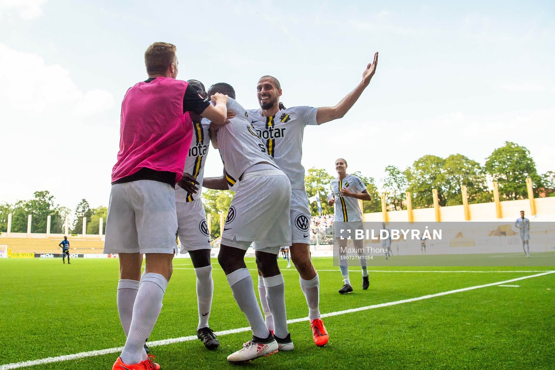 s Henok Goitom jublar med Panajotis Dimitriadis